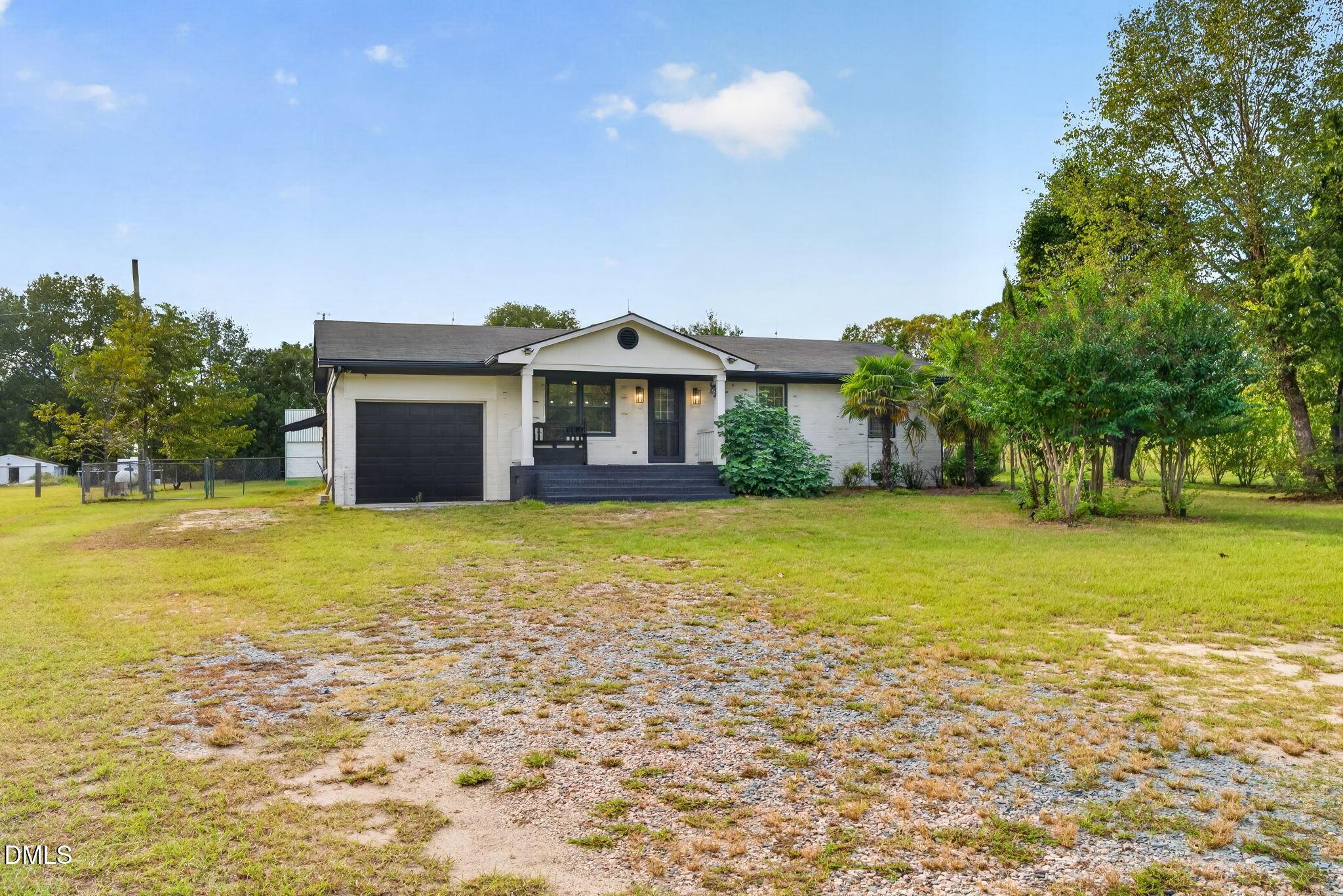 209 Chic Ennis Road Property Photo 4