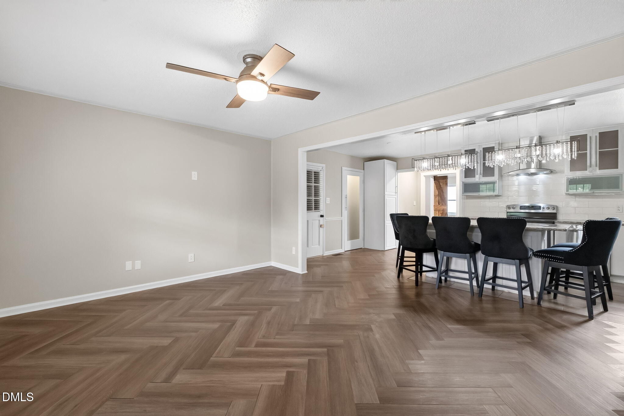 209 Chic Ennis Road Property Photo 8