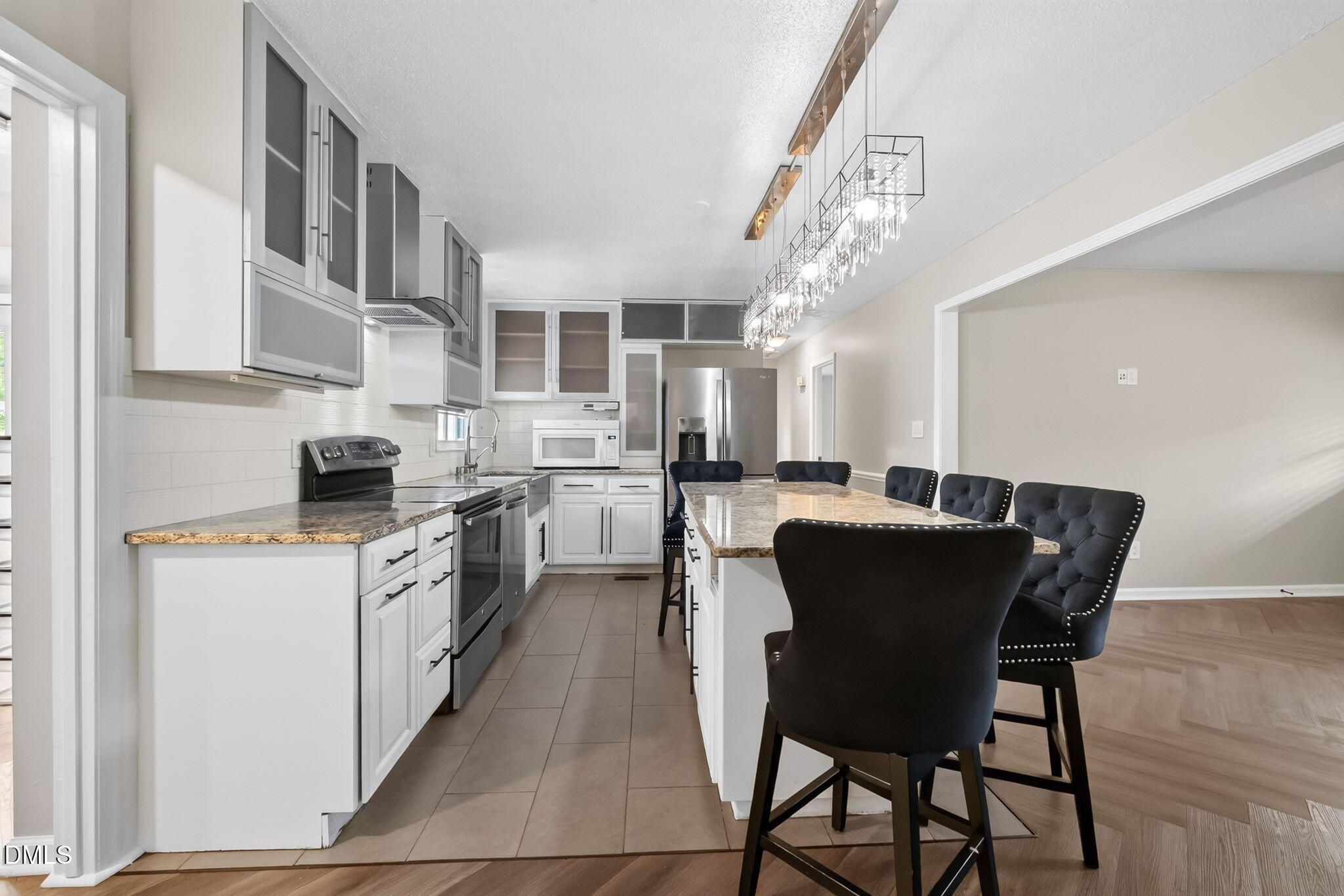209 Chic Ennis Road Property Photo 11
