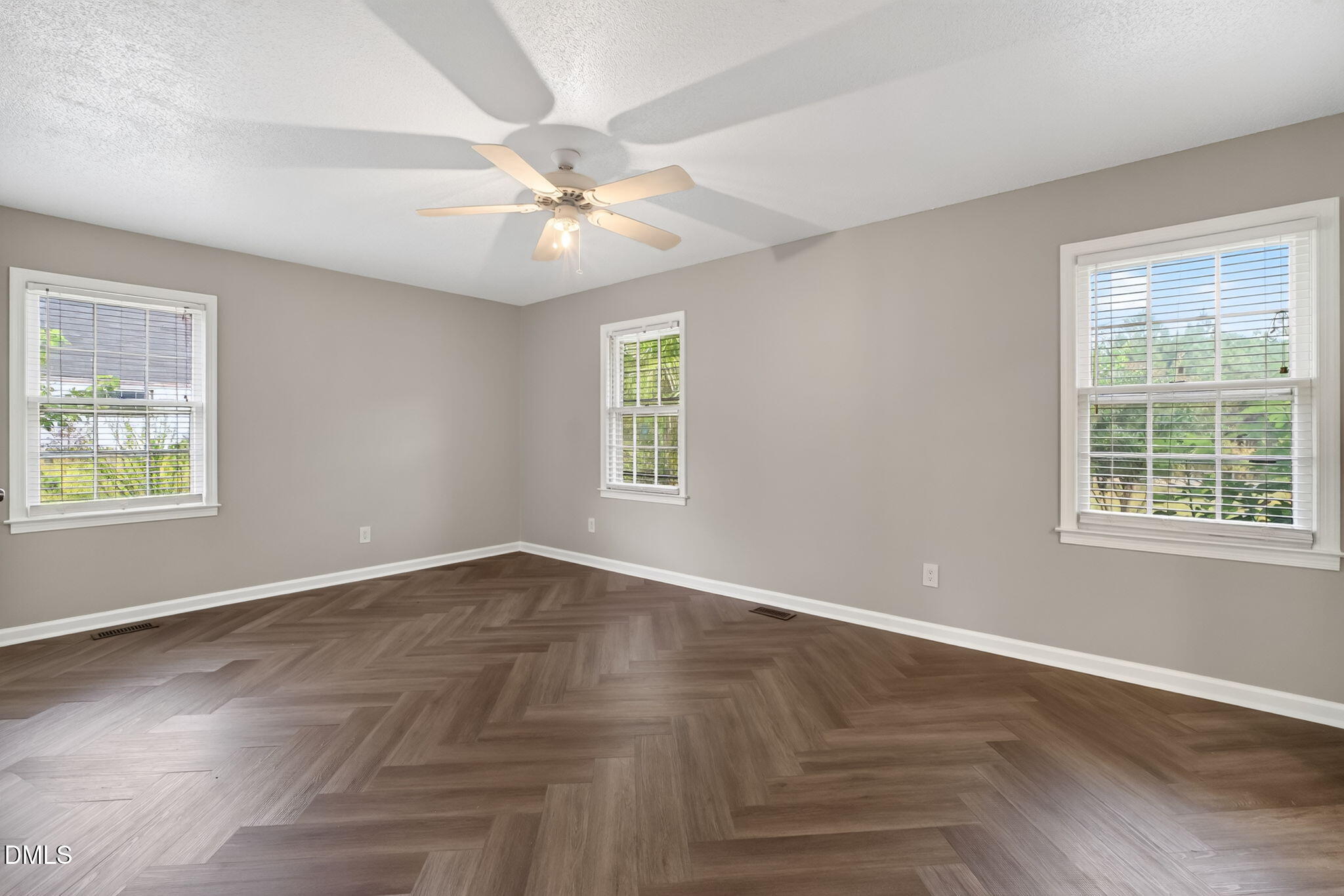 209 Chic Ennis Road Property Photo 27