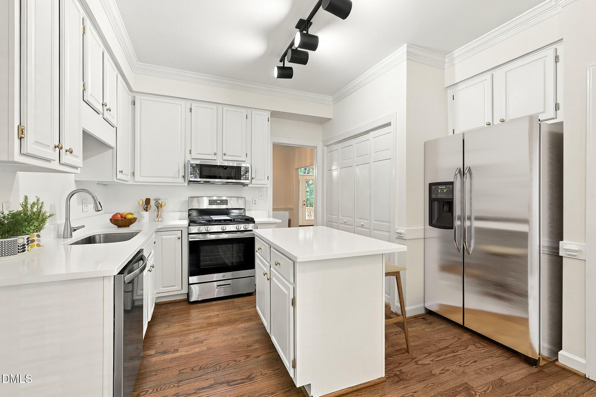 6122 Friars Walk Place Property Photo 3