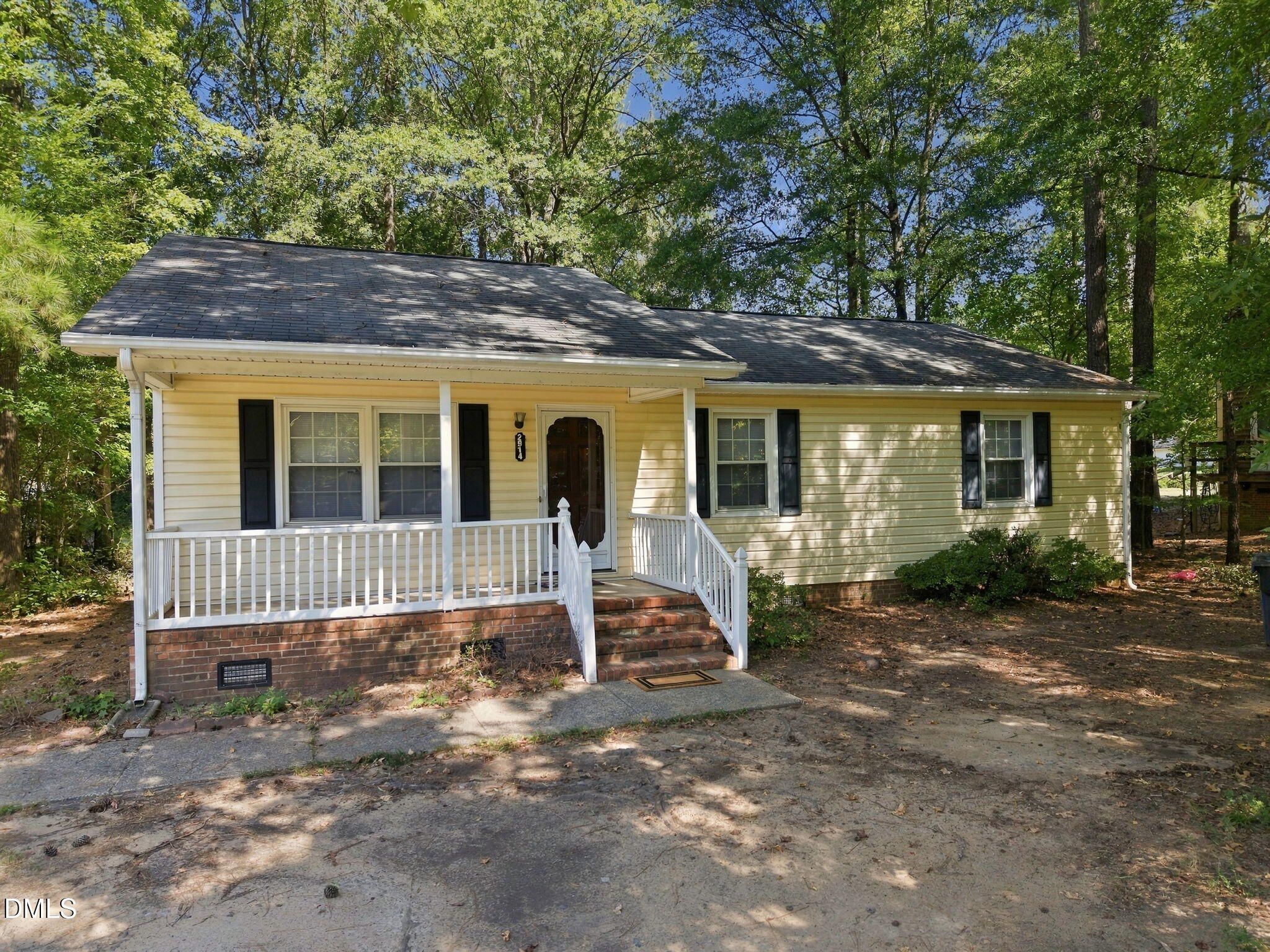 2914 Pinetree Court Property Photo 1