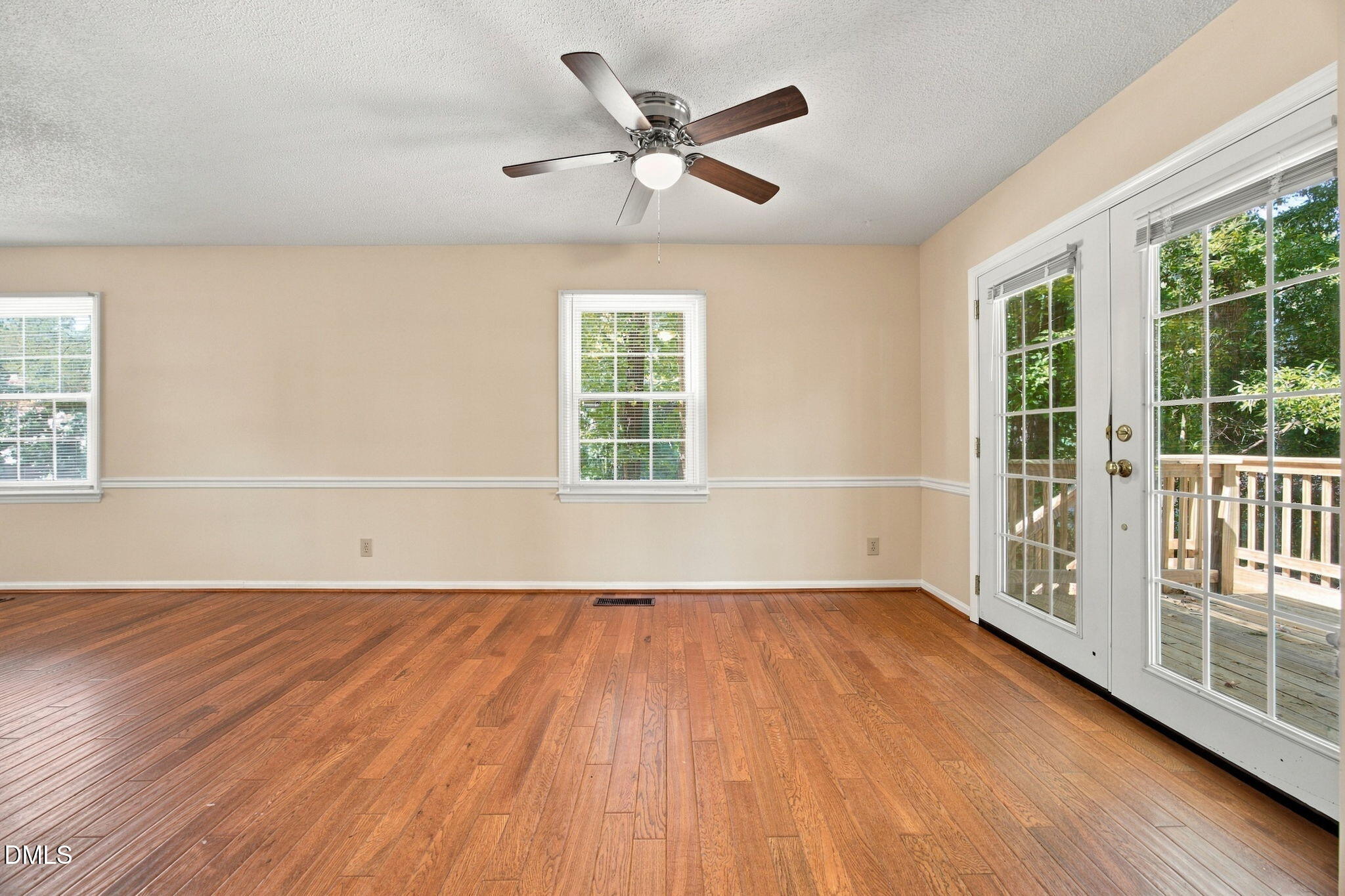 2914 Pinetree Court Property Photo 6