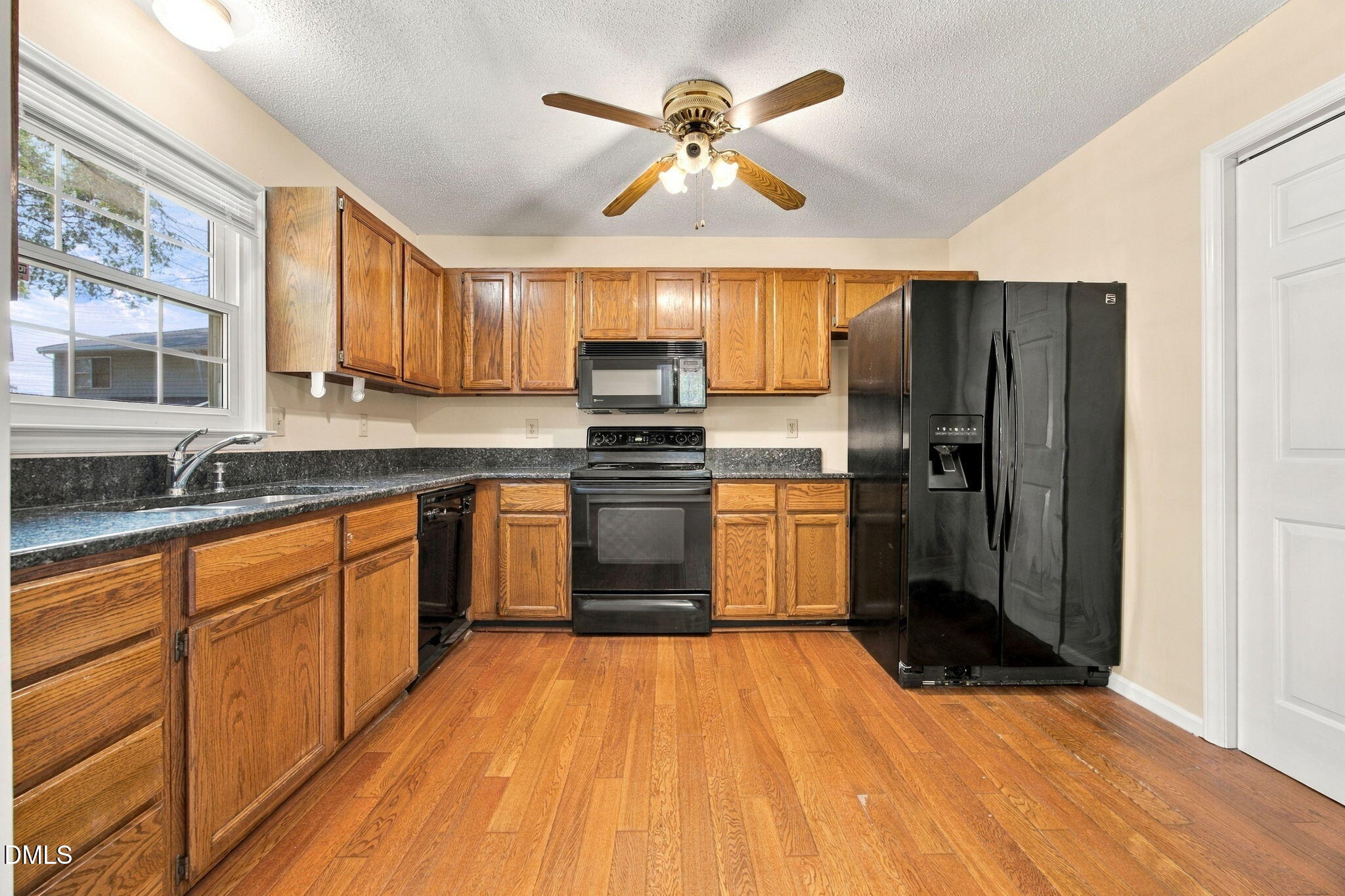 2914 Pinetree Court Property Photo 7
