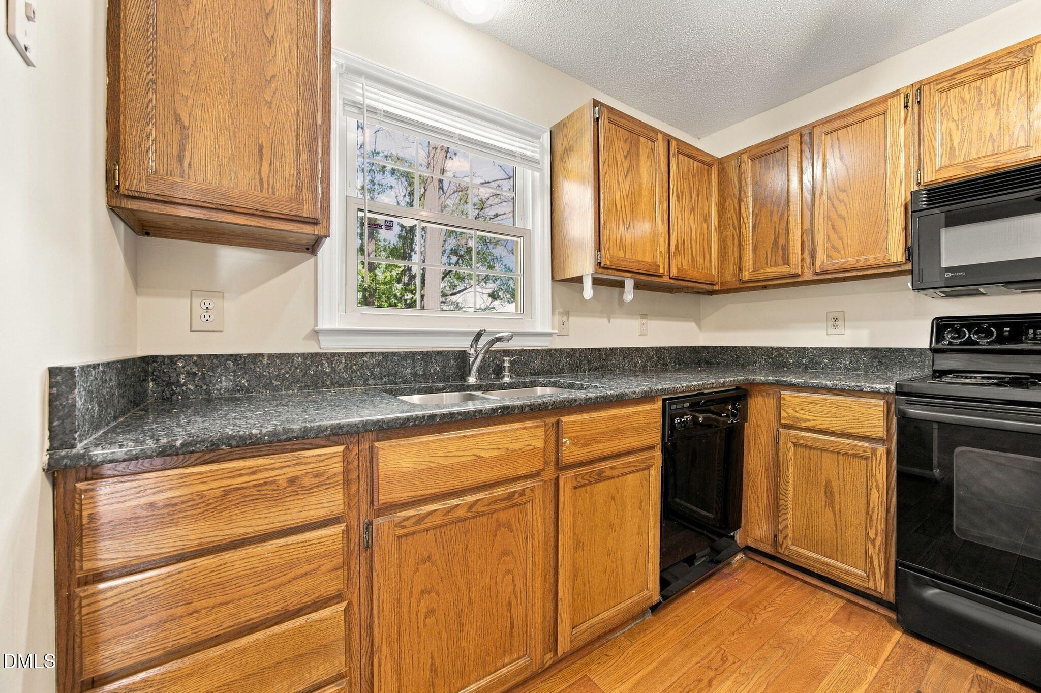 2914 Pinetree Court Property Photo 10