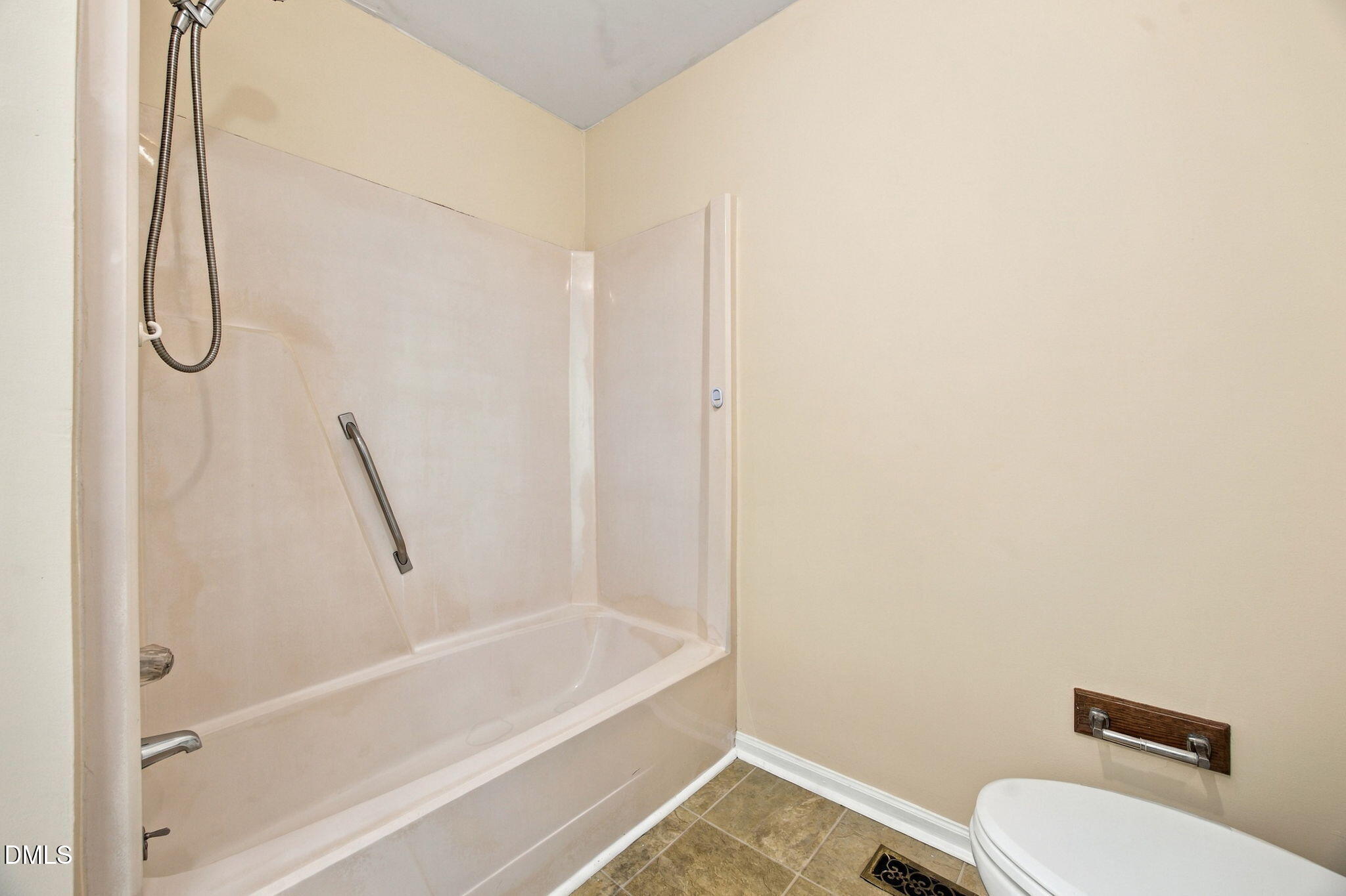 2914 Pinetree Court Property Photo 12