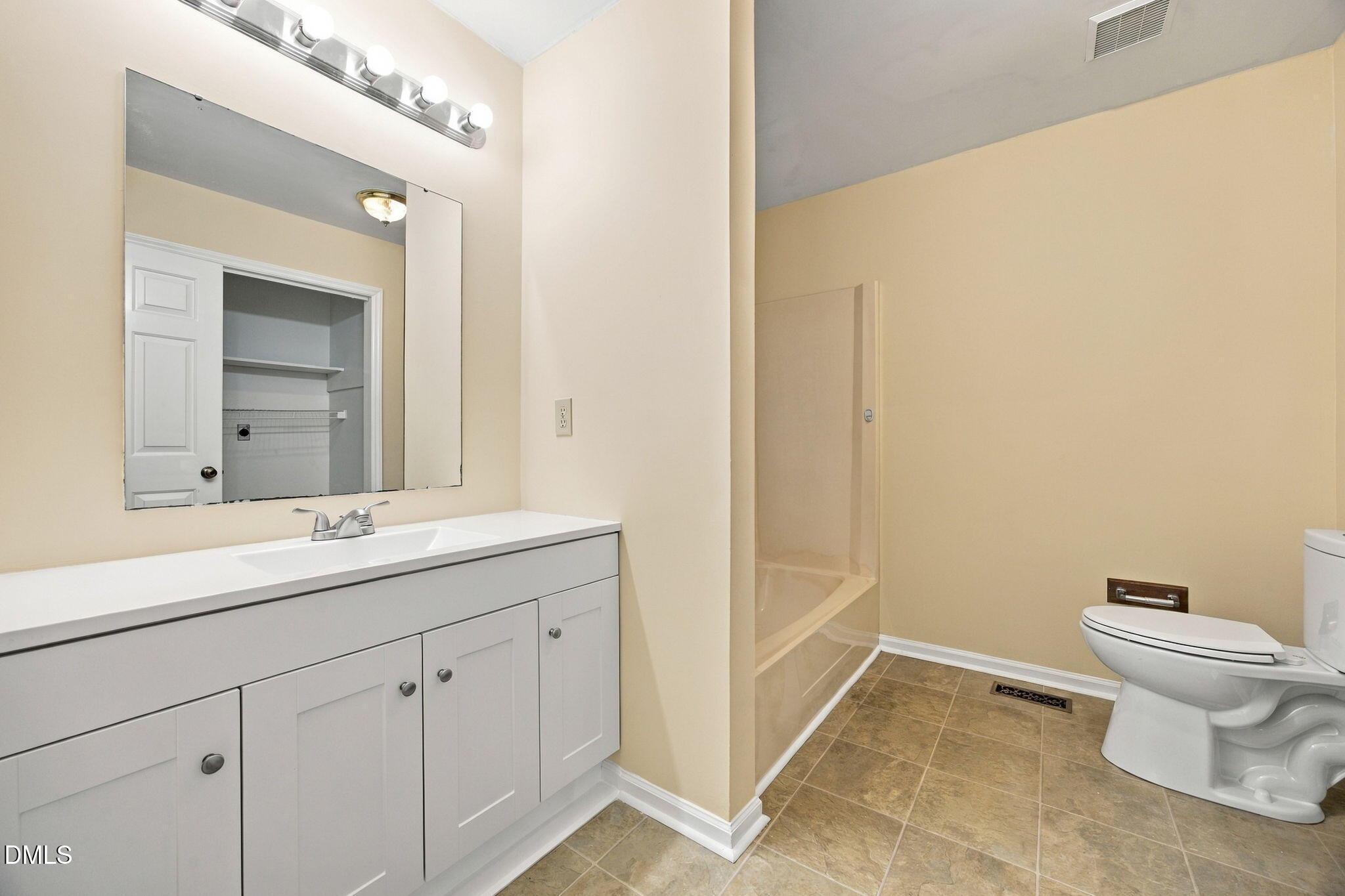 2914 Pinetree Court Property Photo 15