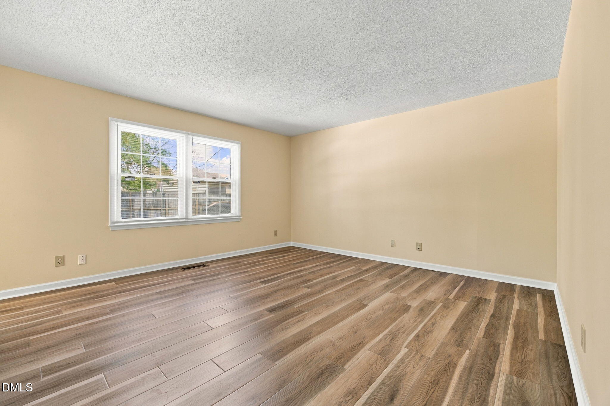 2914 Pinetree Court Property Photo 17