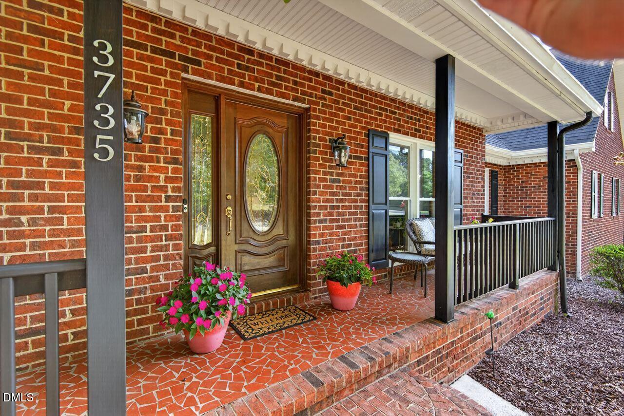 3735 Stoneybrook Drive Property Photo 3