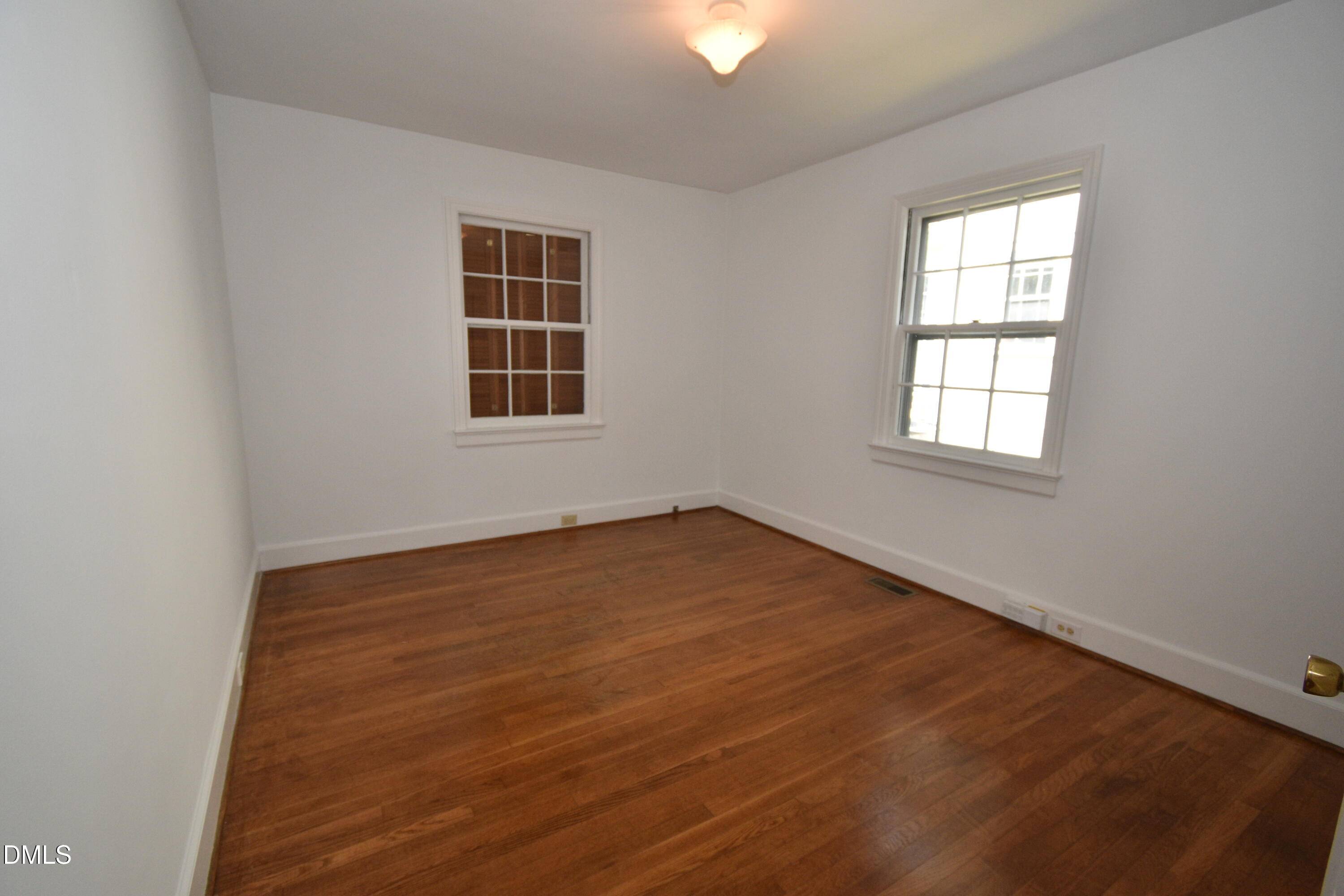 103 E Ellerbee Street Property Photo 8