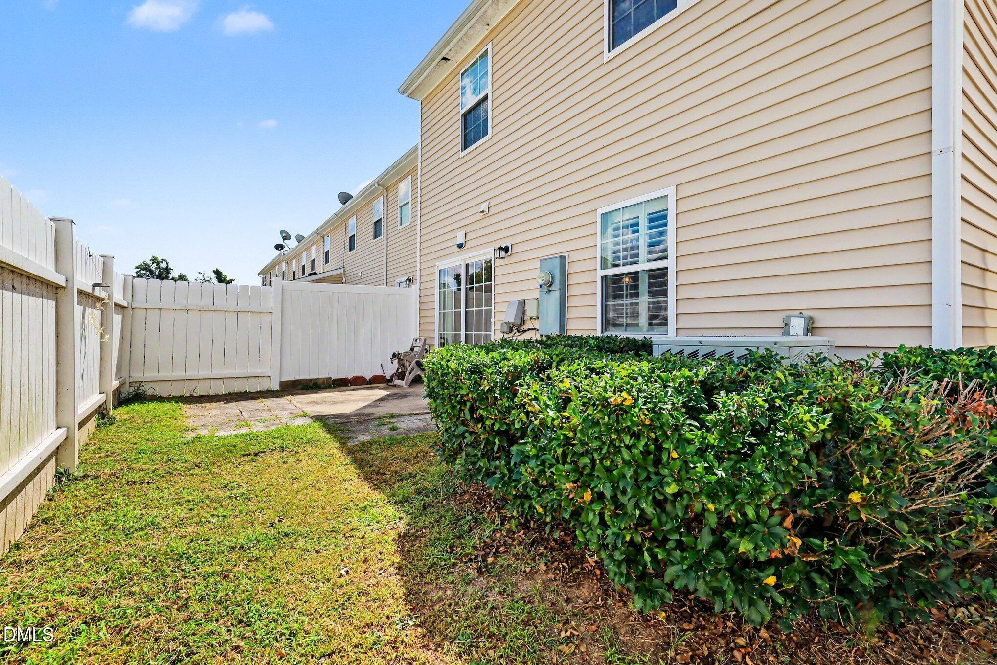 1952 Grassy Banks Drive Property Photo 25