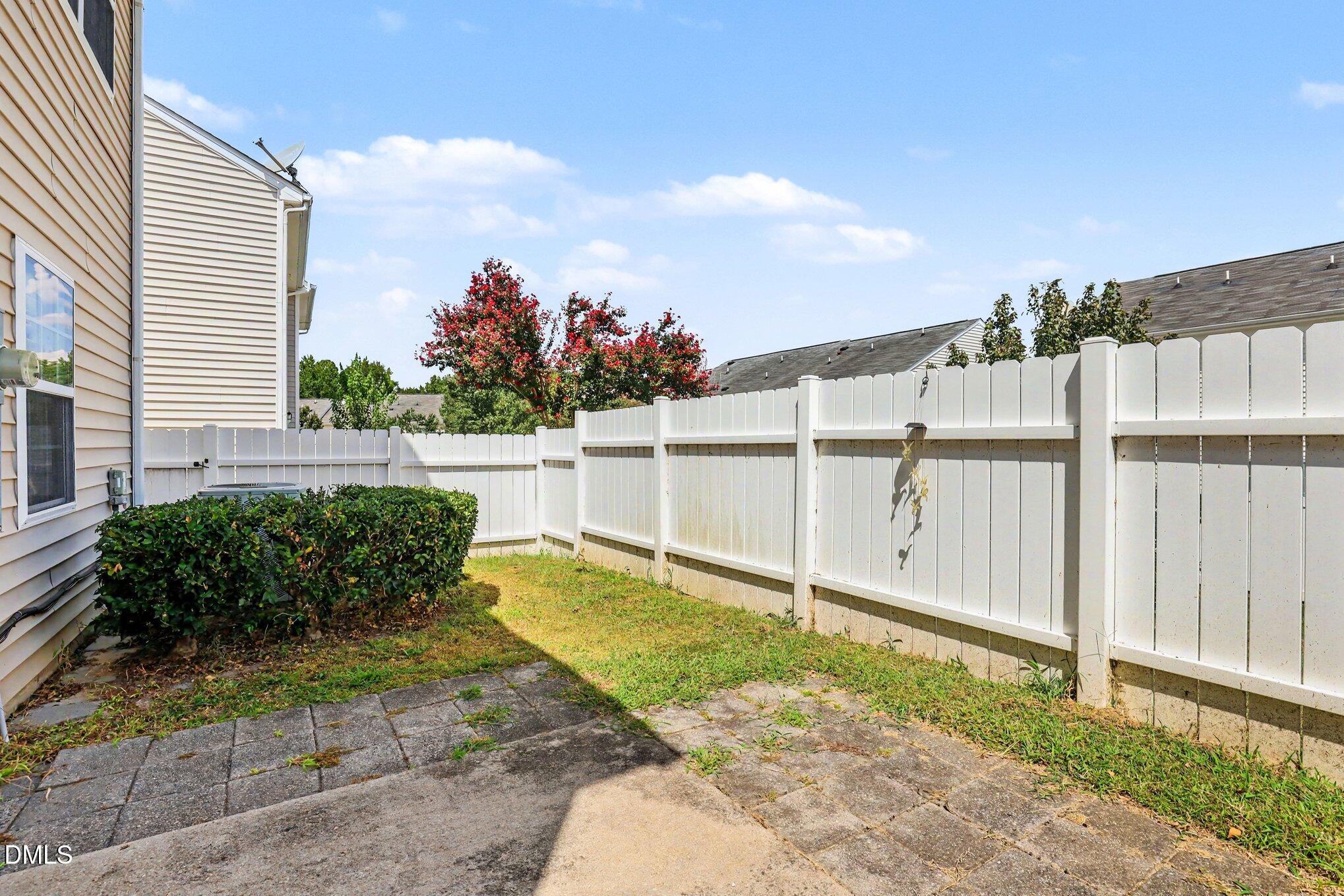 1952 Grassy Banks Drive Property Photo 27