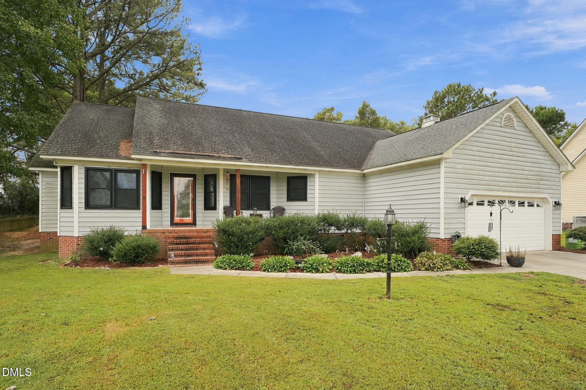 203 W Raintree Lane Property Photo 1