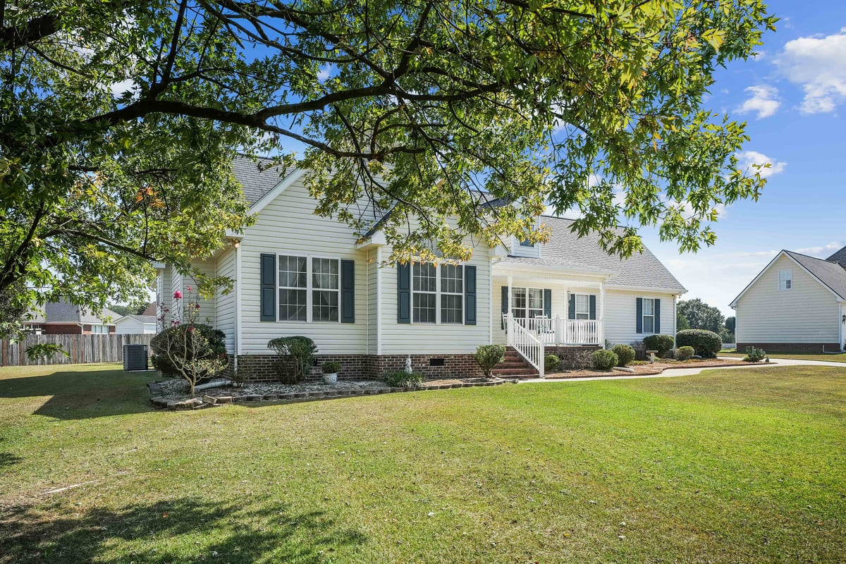 117 Clay Brook Drive Property Photo 4