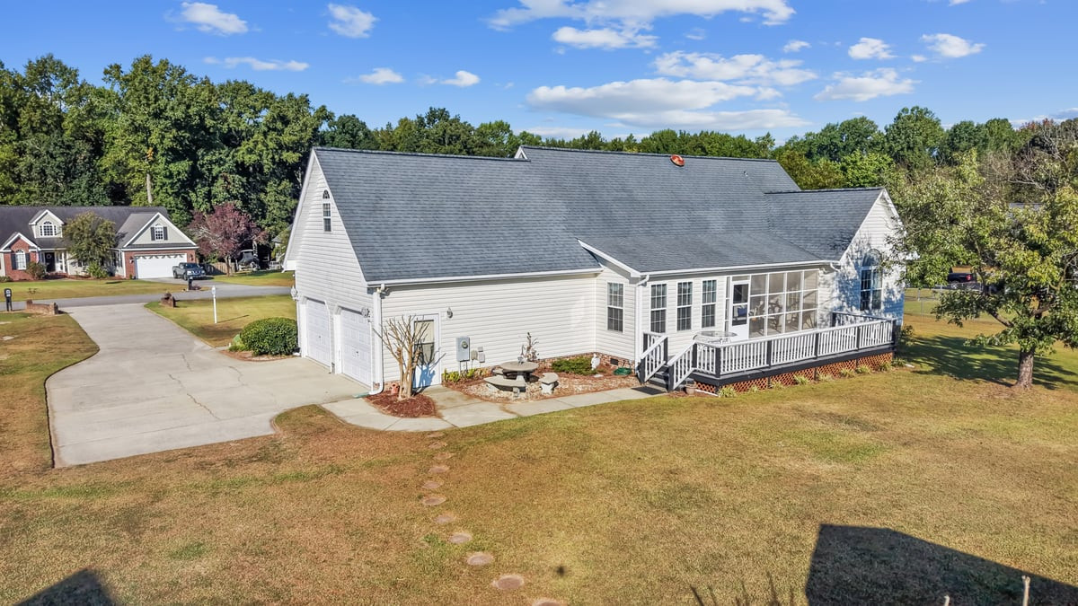 117 Clay Brook Drive Property Photo 12