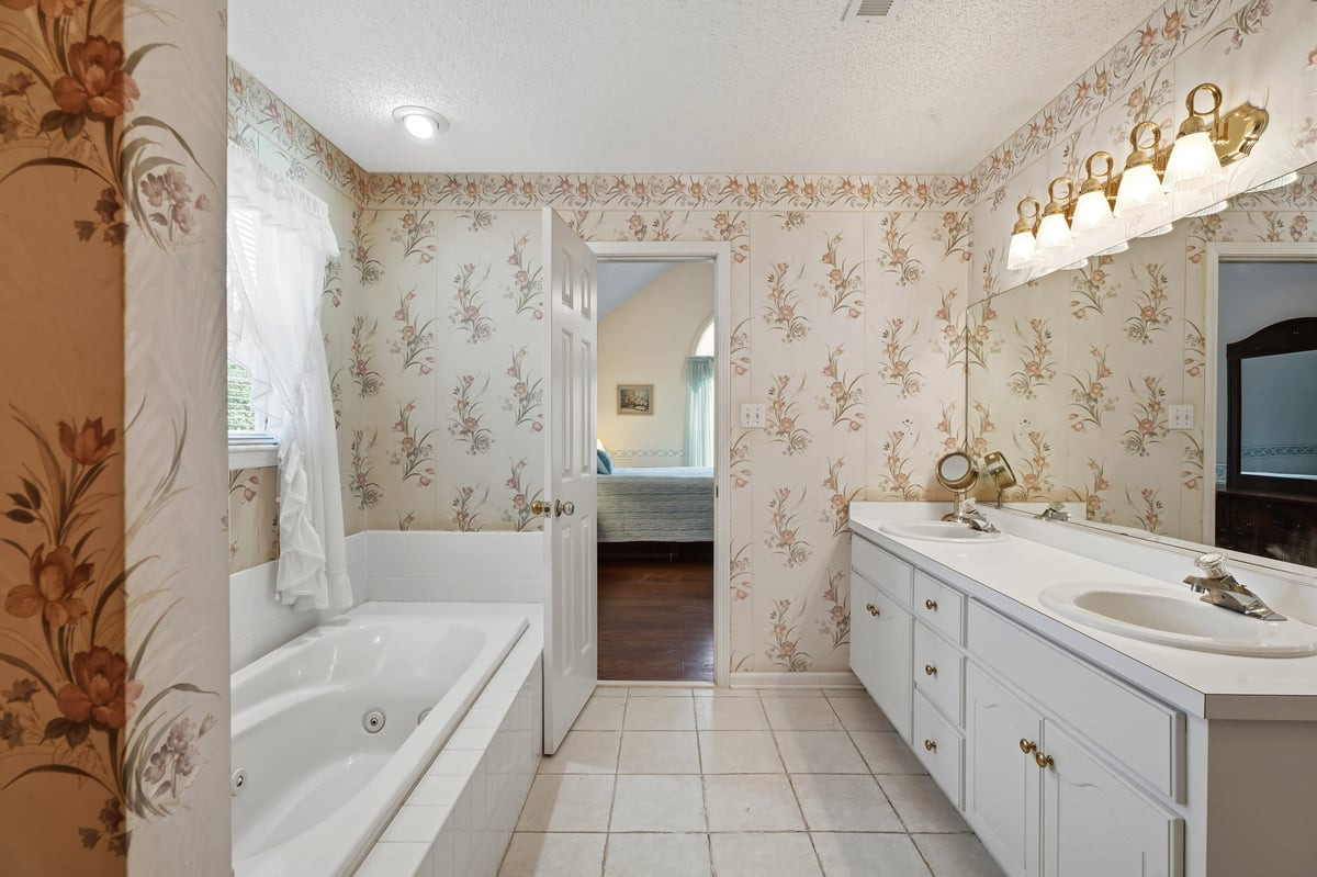 117 Clay Brook Drive Property Photo 38