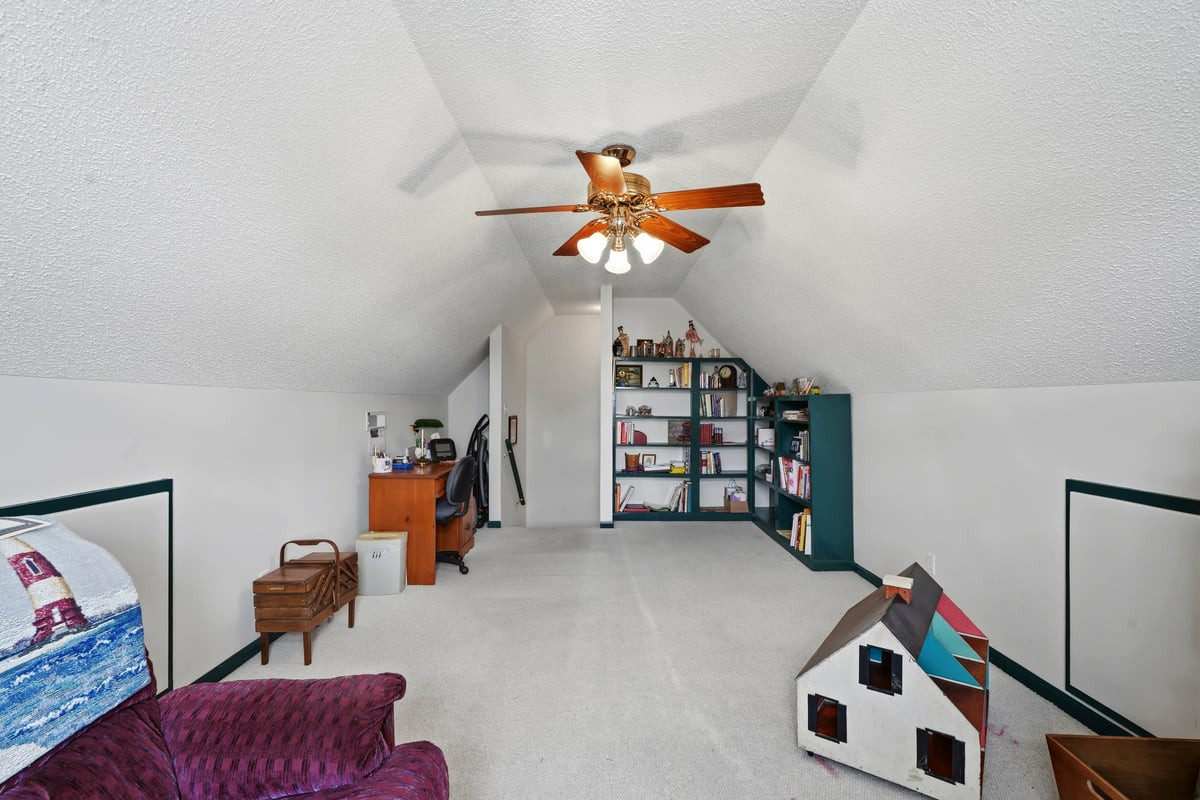 117 Clay Brook Drive Property Photo 45
