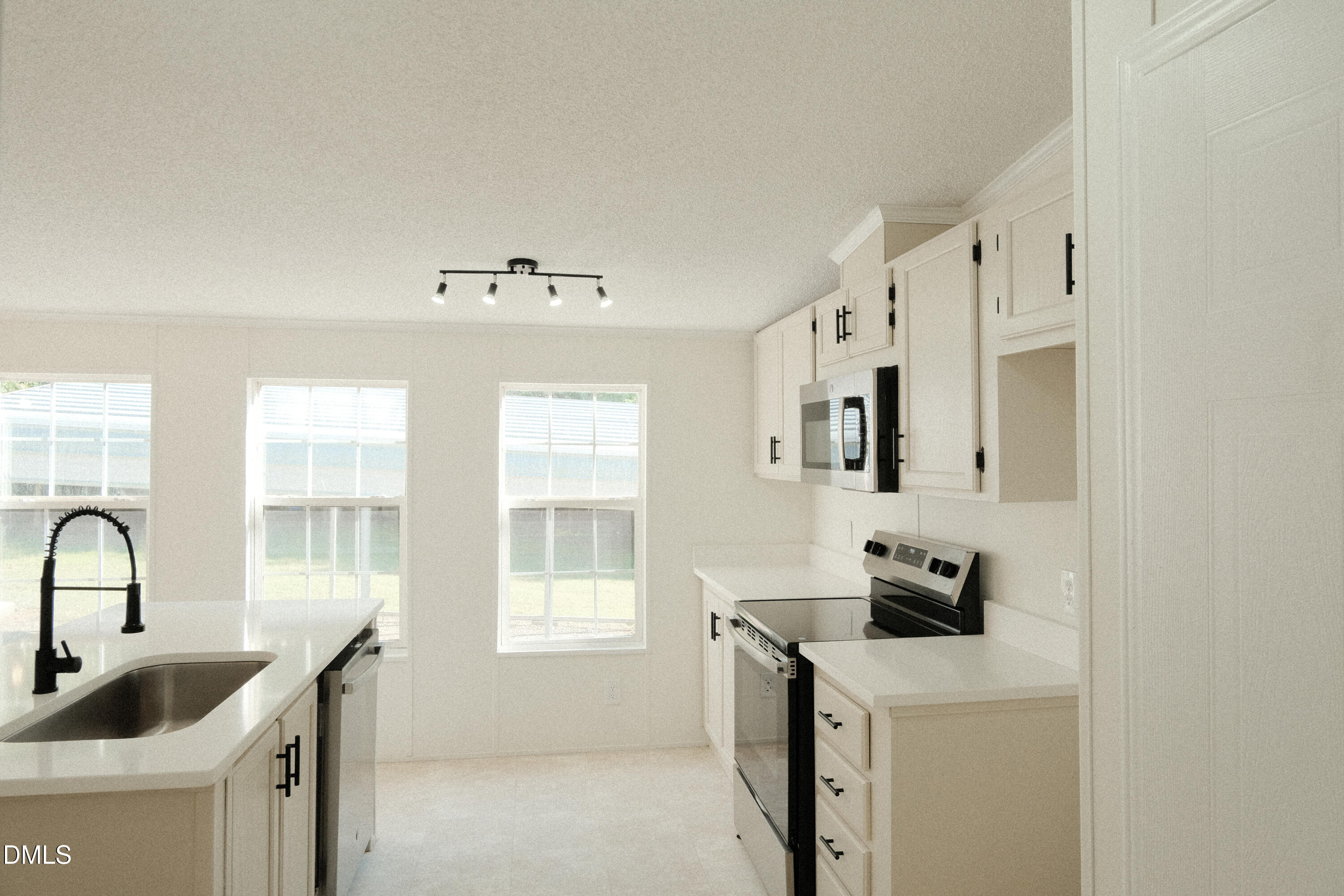 104 Darians Way Property Photo 14