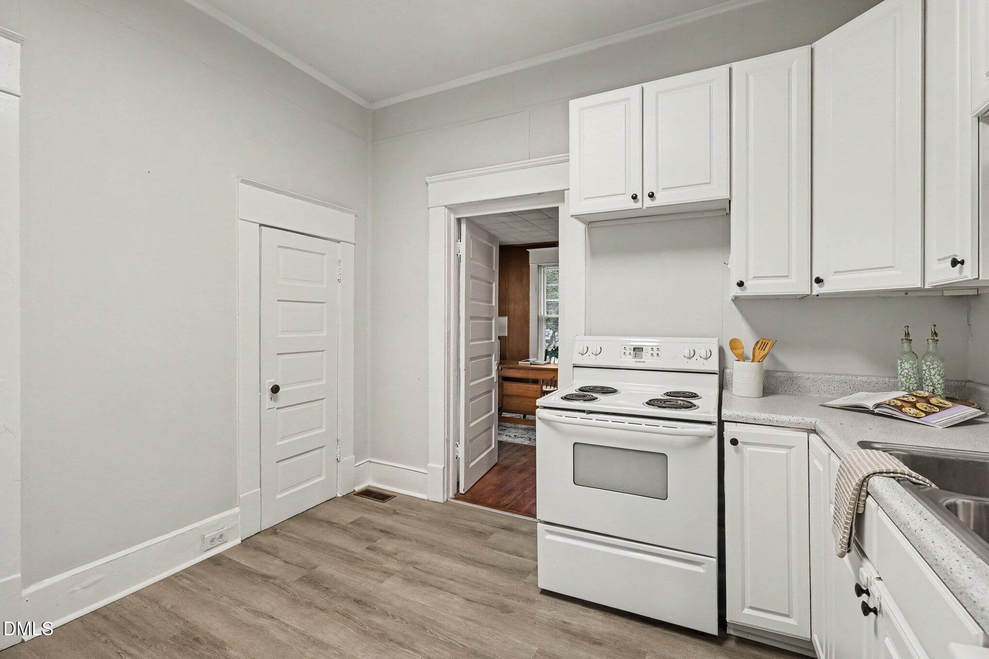 903 W Markham Avenue Property Photo 23