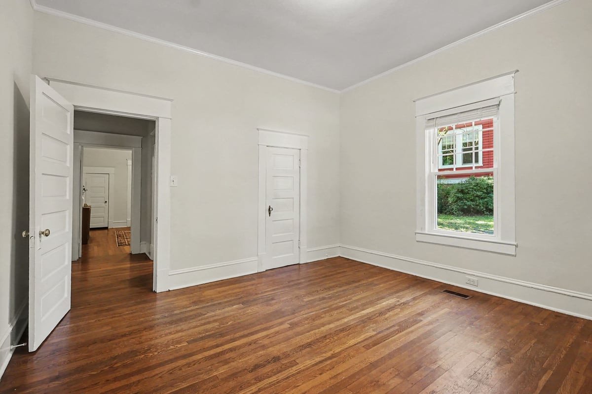 903 W Markham Avenue Property Photo 32