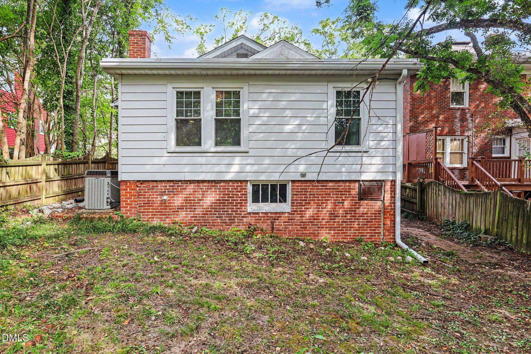 903 W Markham Avenue Property Photo 48