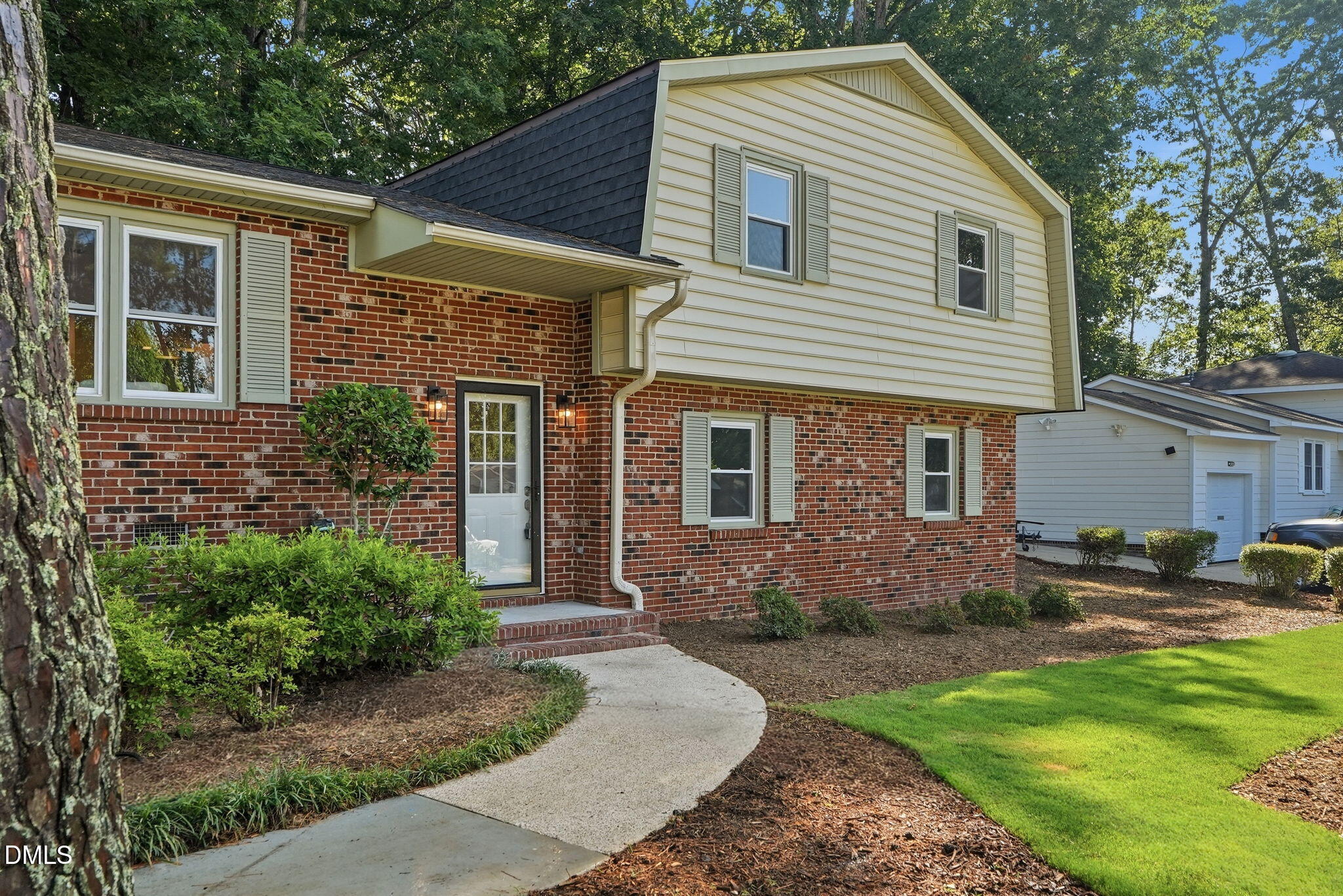803 Roanoke Drive Property Photo 4