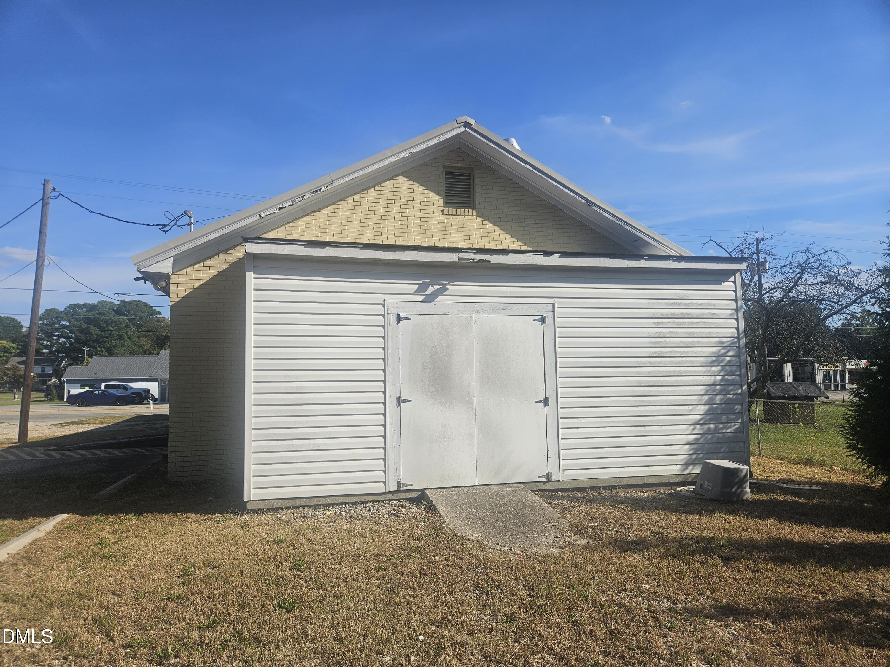 804 S Clinton Avenue Property Photo 4