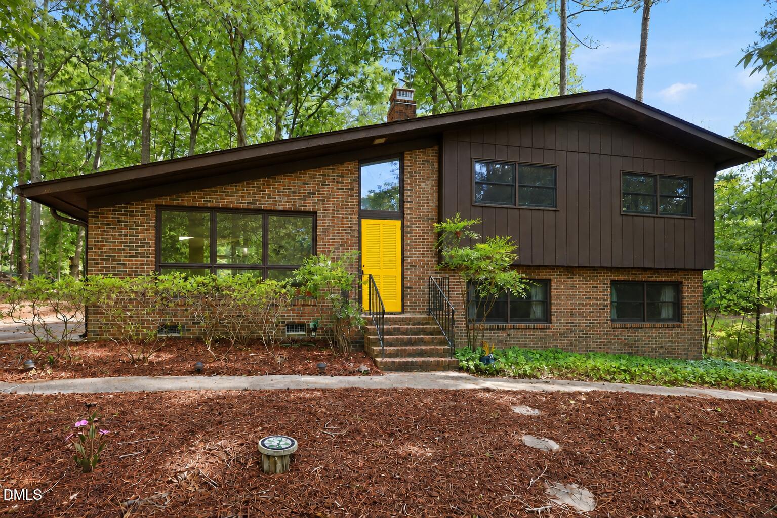 1904 Overland Drive Property Photo 1