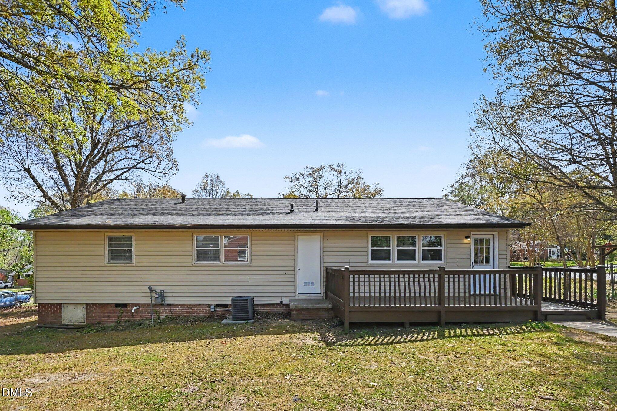 2526 Hyde Street Property Photo 2