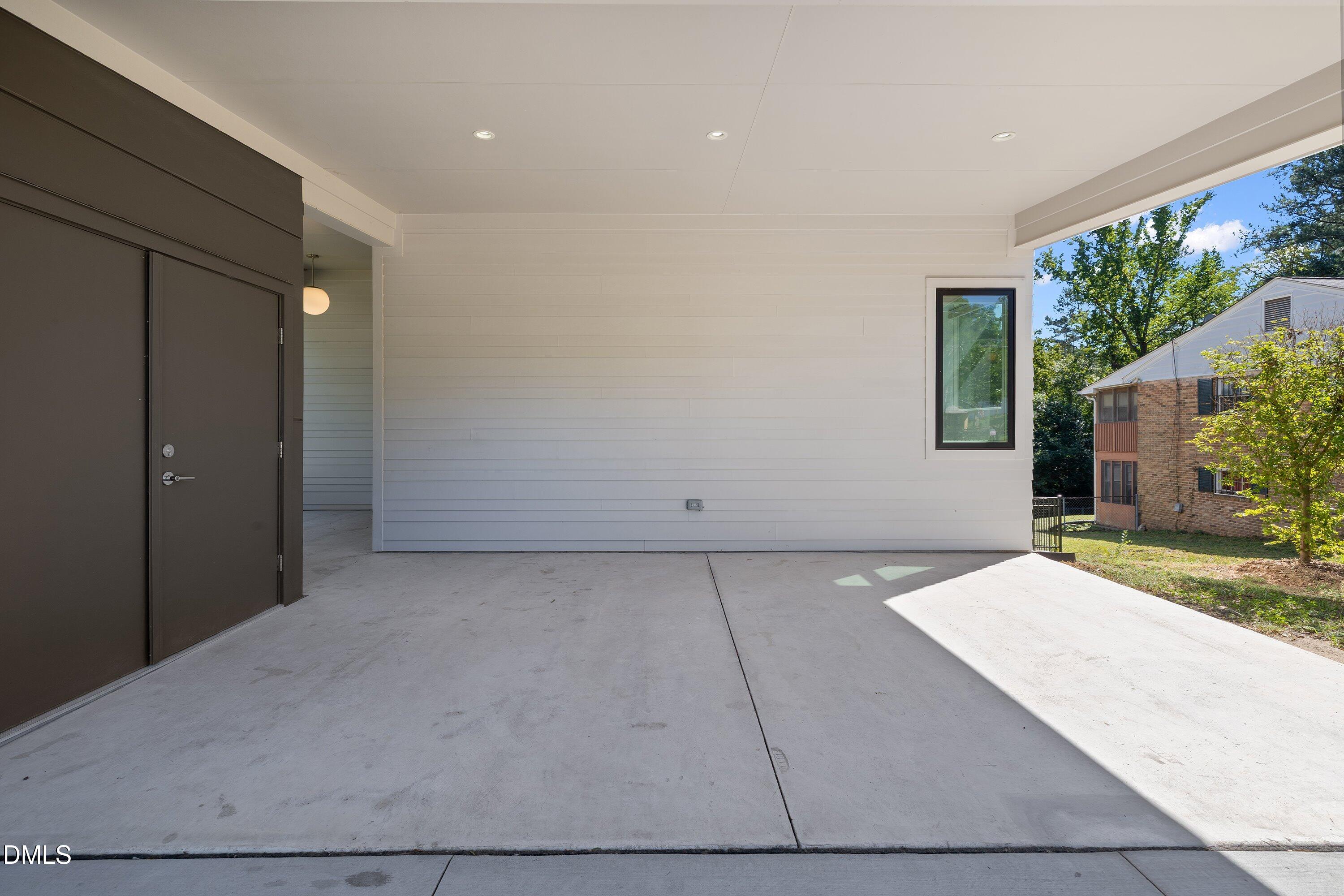 705 Lindley Drive Property Photo 4