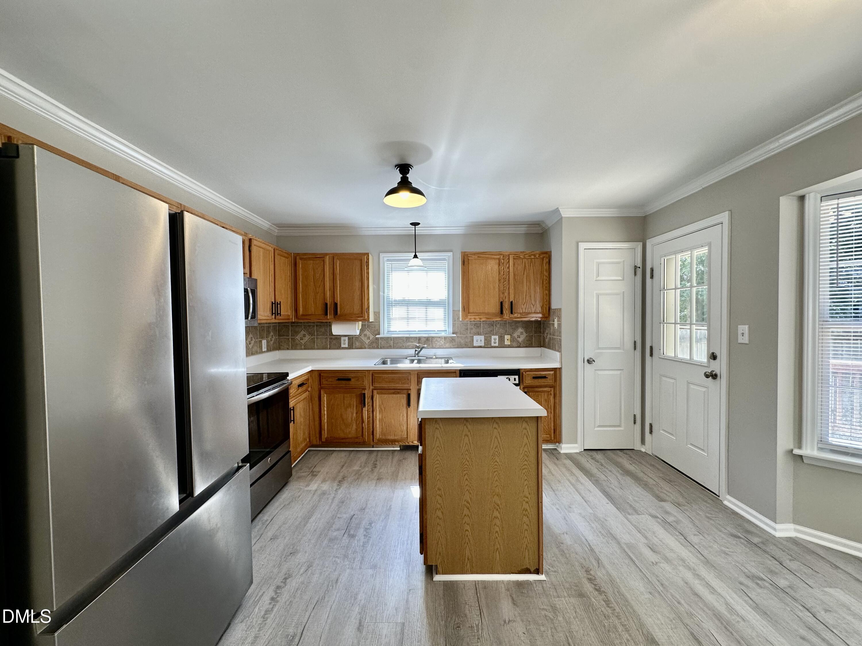 1008 Henchman Court Property Photo 7