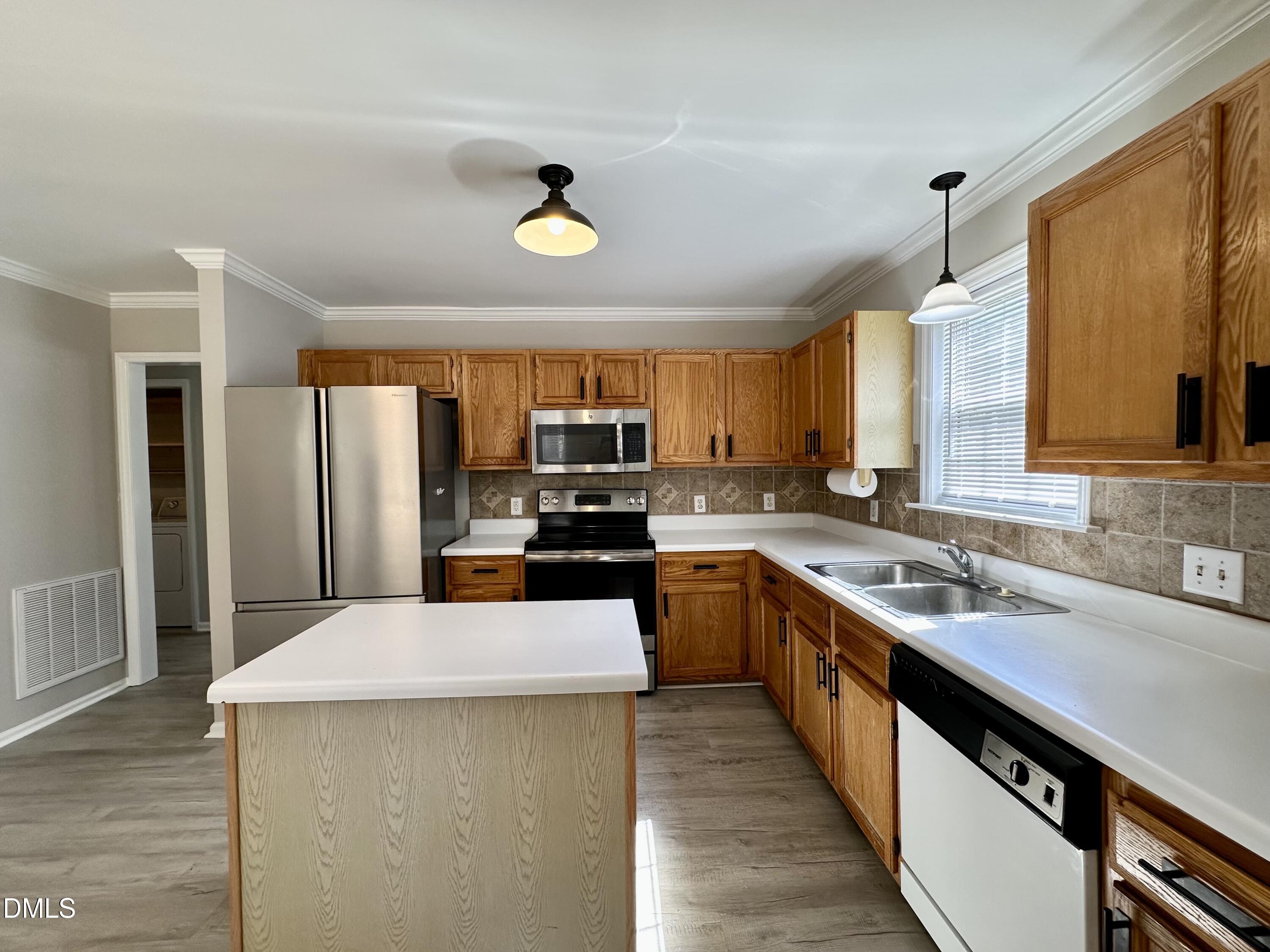 1008 Henchman Court Property Photo 8