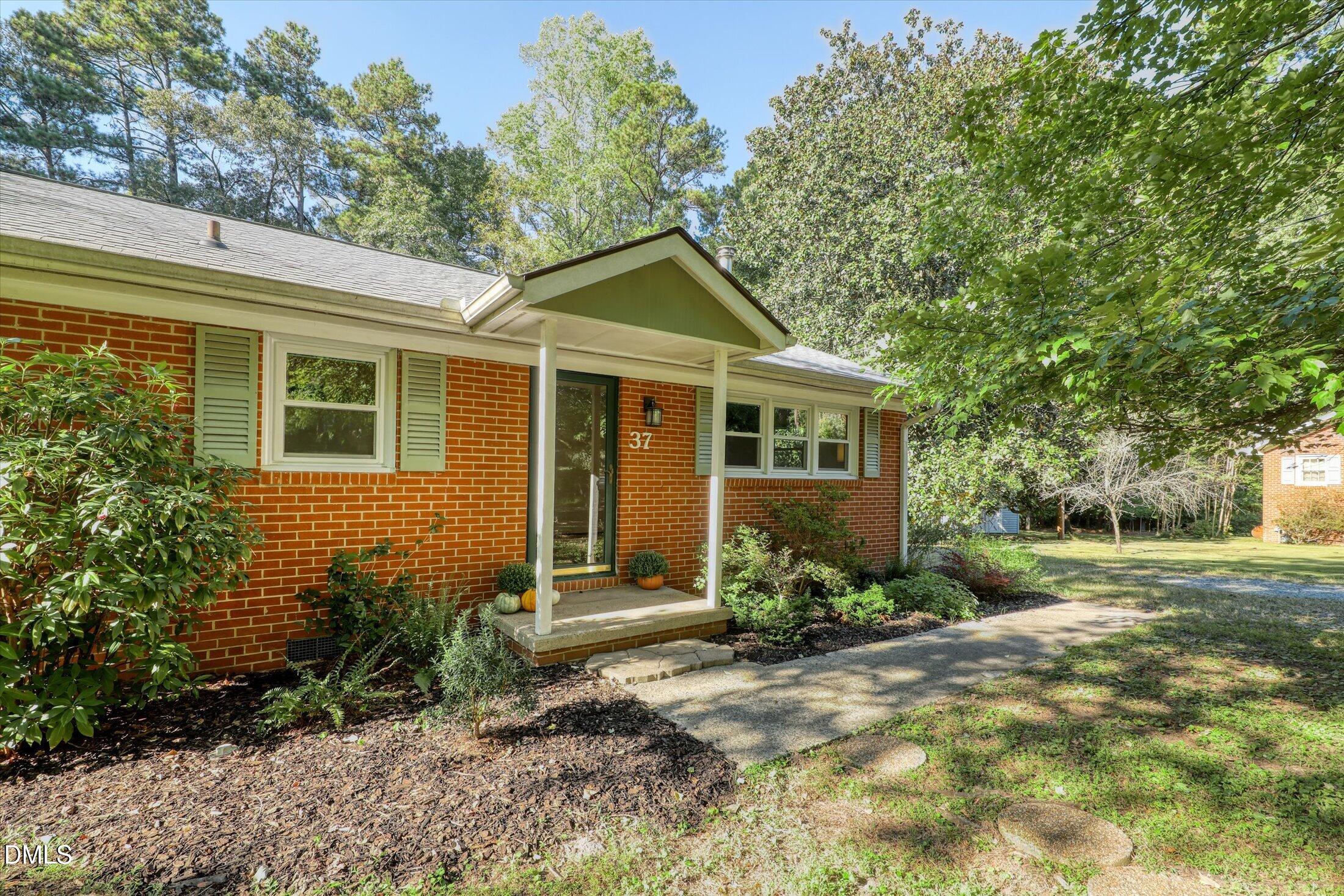 37 S Circle Drive Property Photo 1