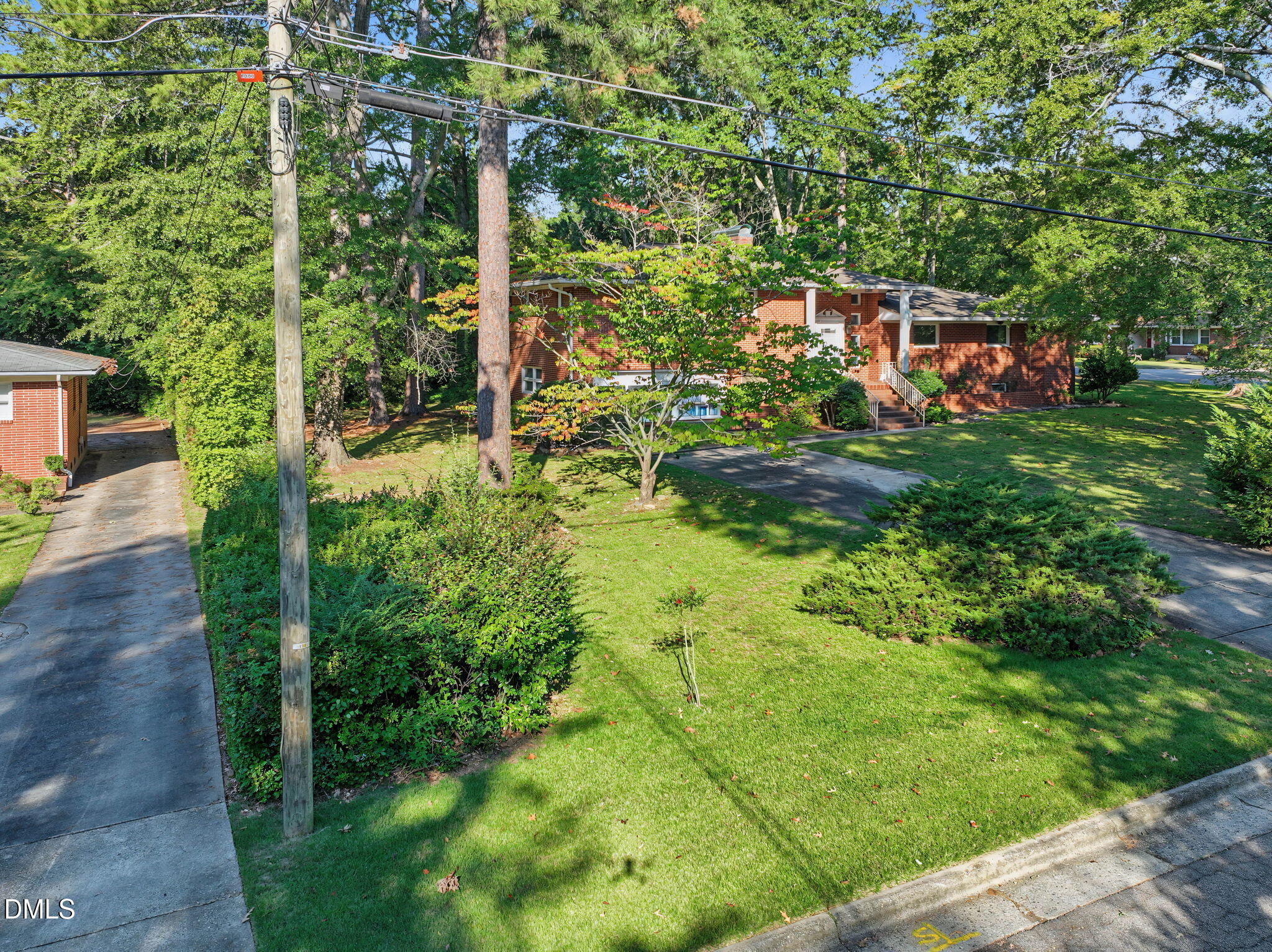 300 Sherrybrook Drive Property Photo 3