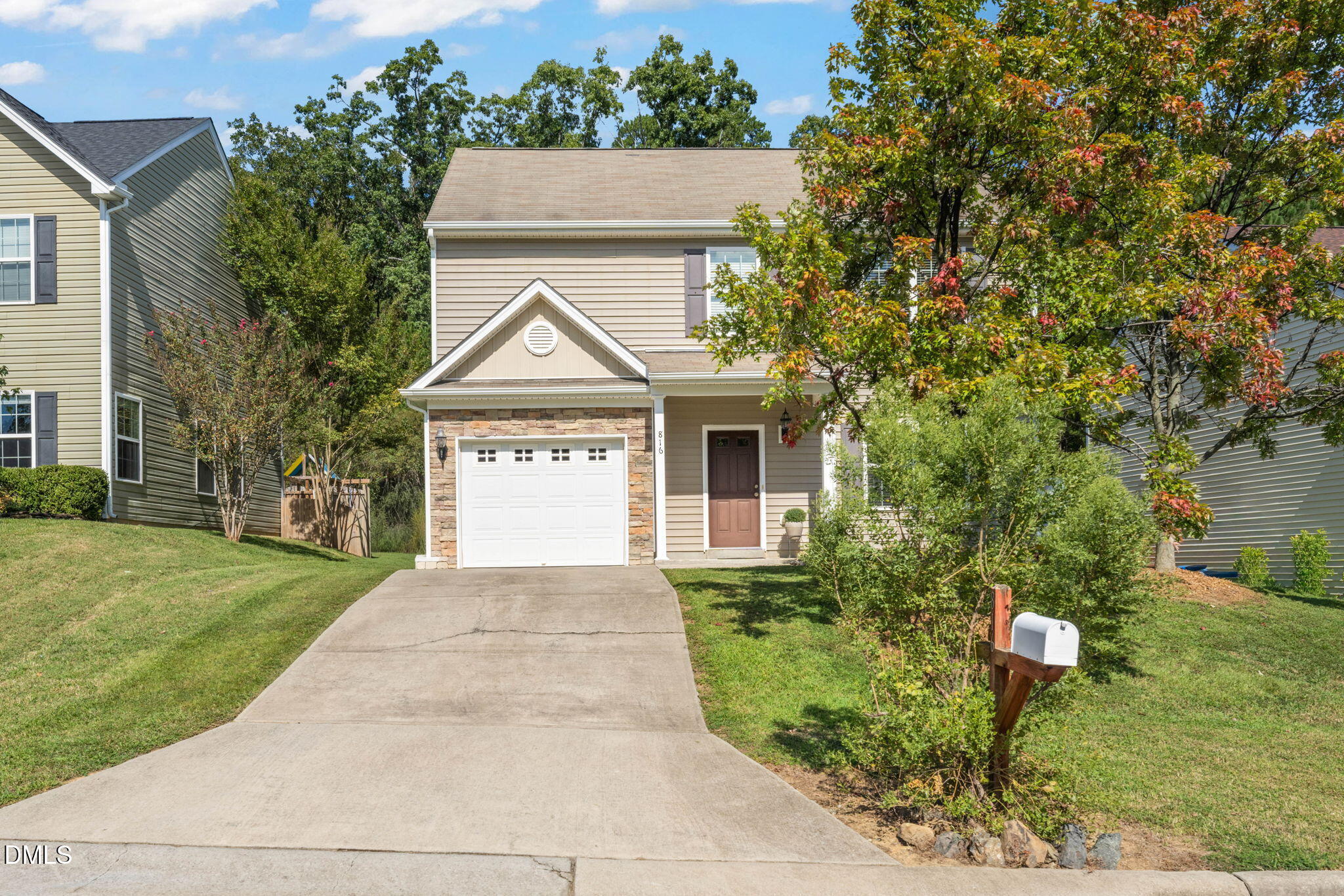 816 Woodside Park Lane Property Photo 1
