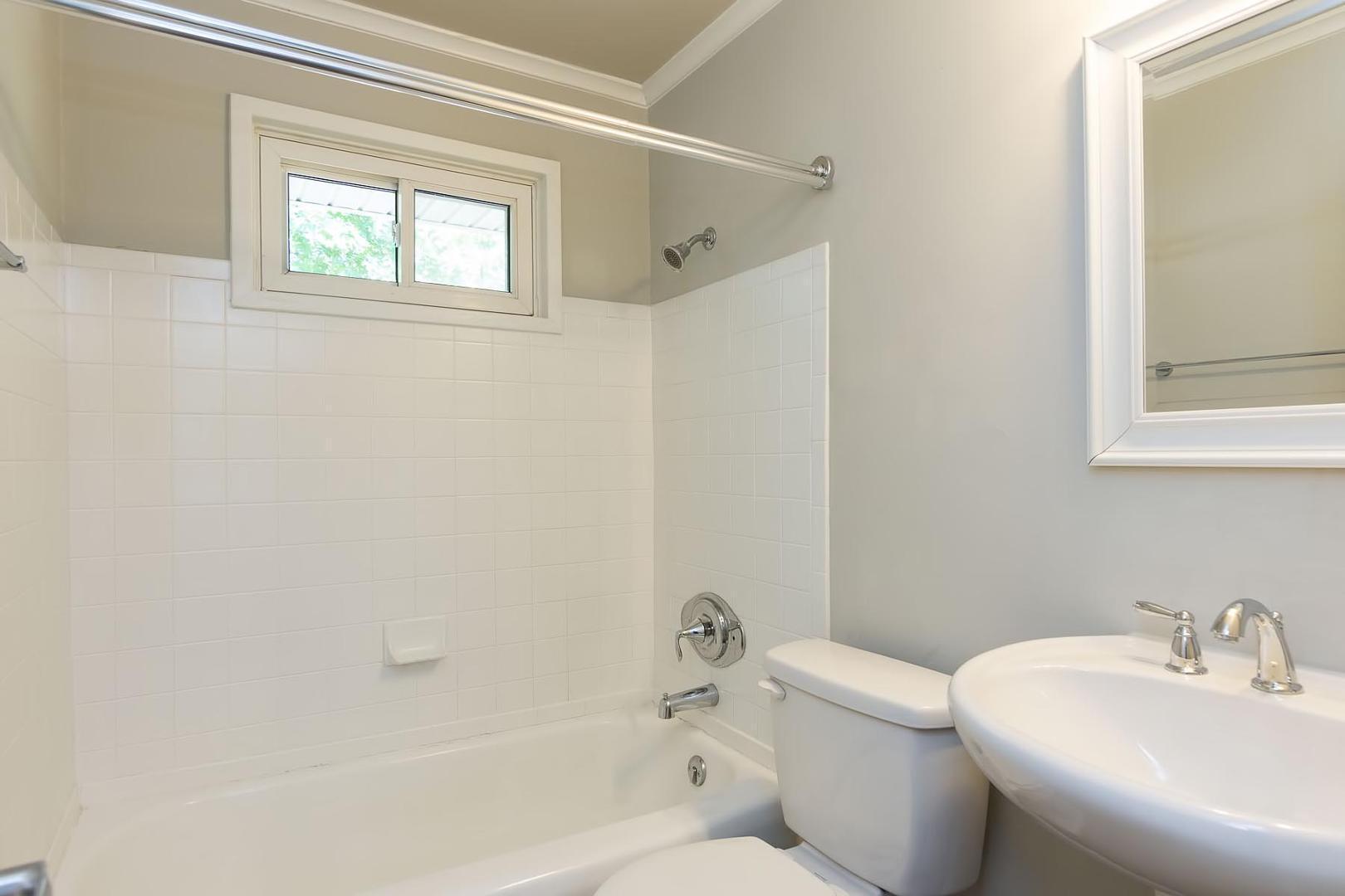 629 Daniels Street C Property Photo 9