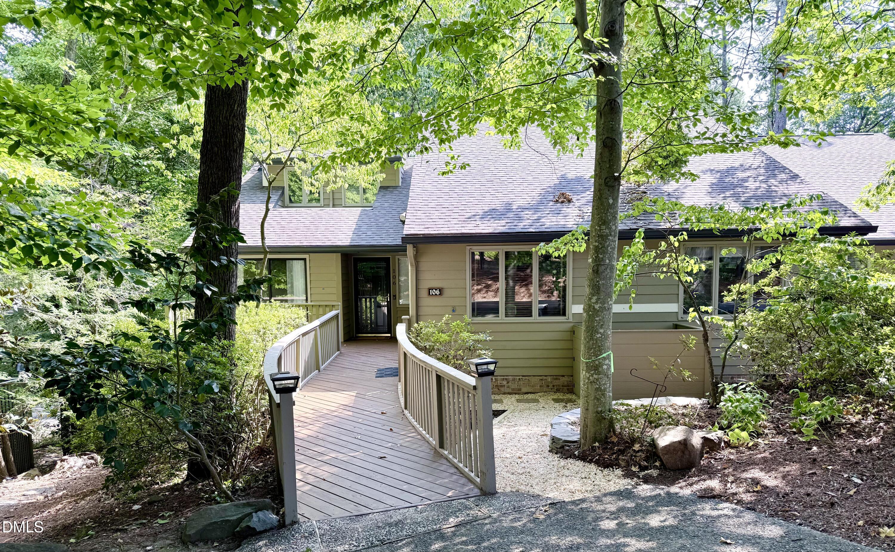 106 Montrose Drive Property Photo 1