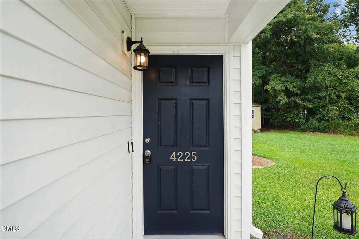 4225 Meadowview Lane Property Photo 2