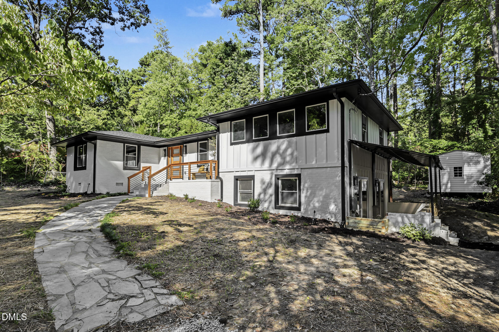 2828 Stuart Drive Property Photo 4