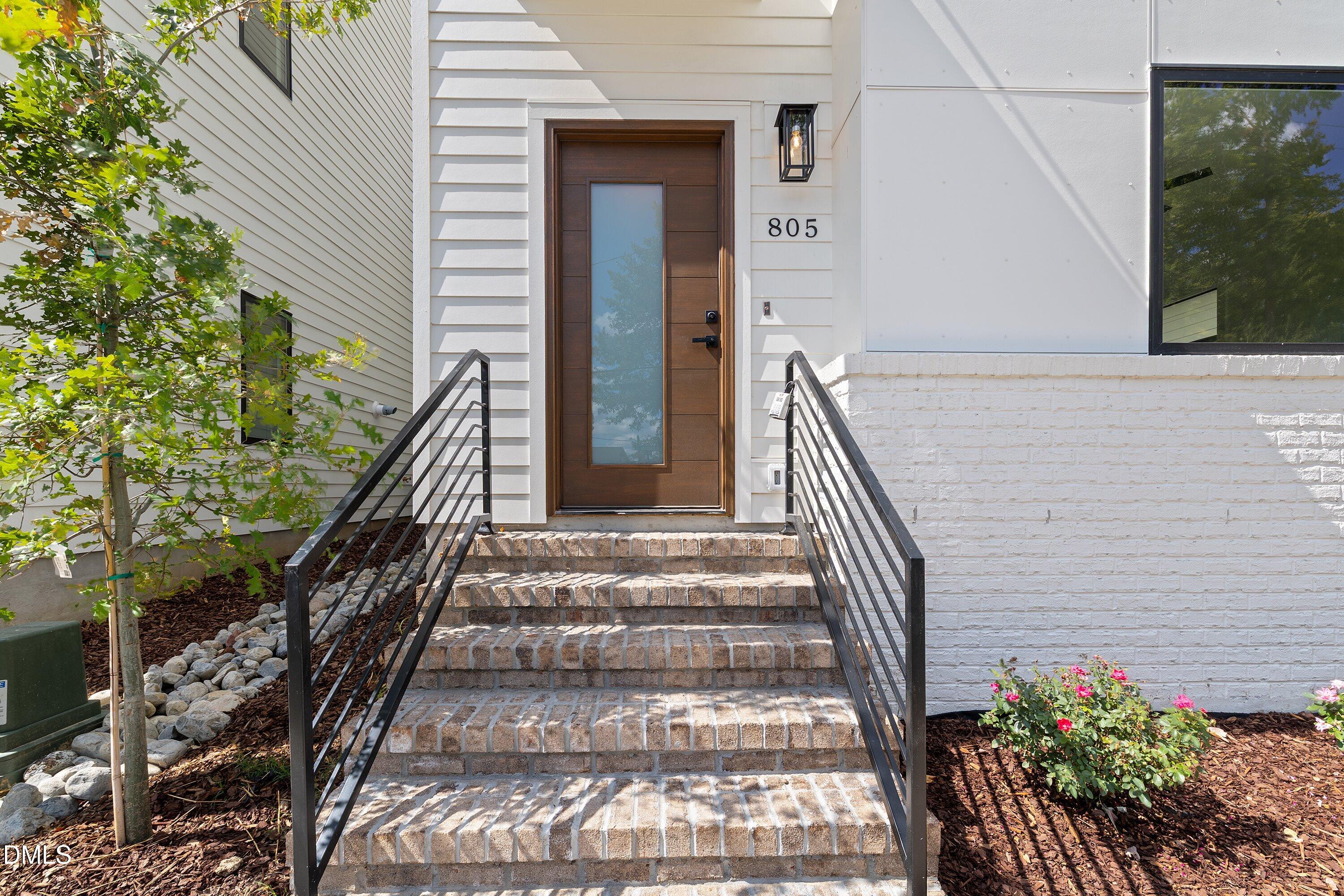 805 N Roxboro Street Property Photo 1