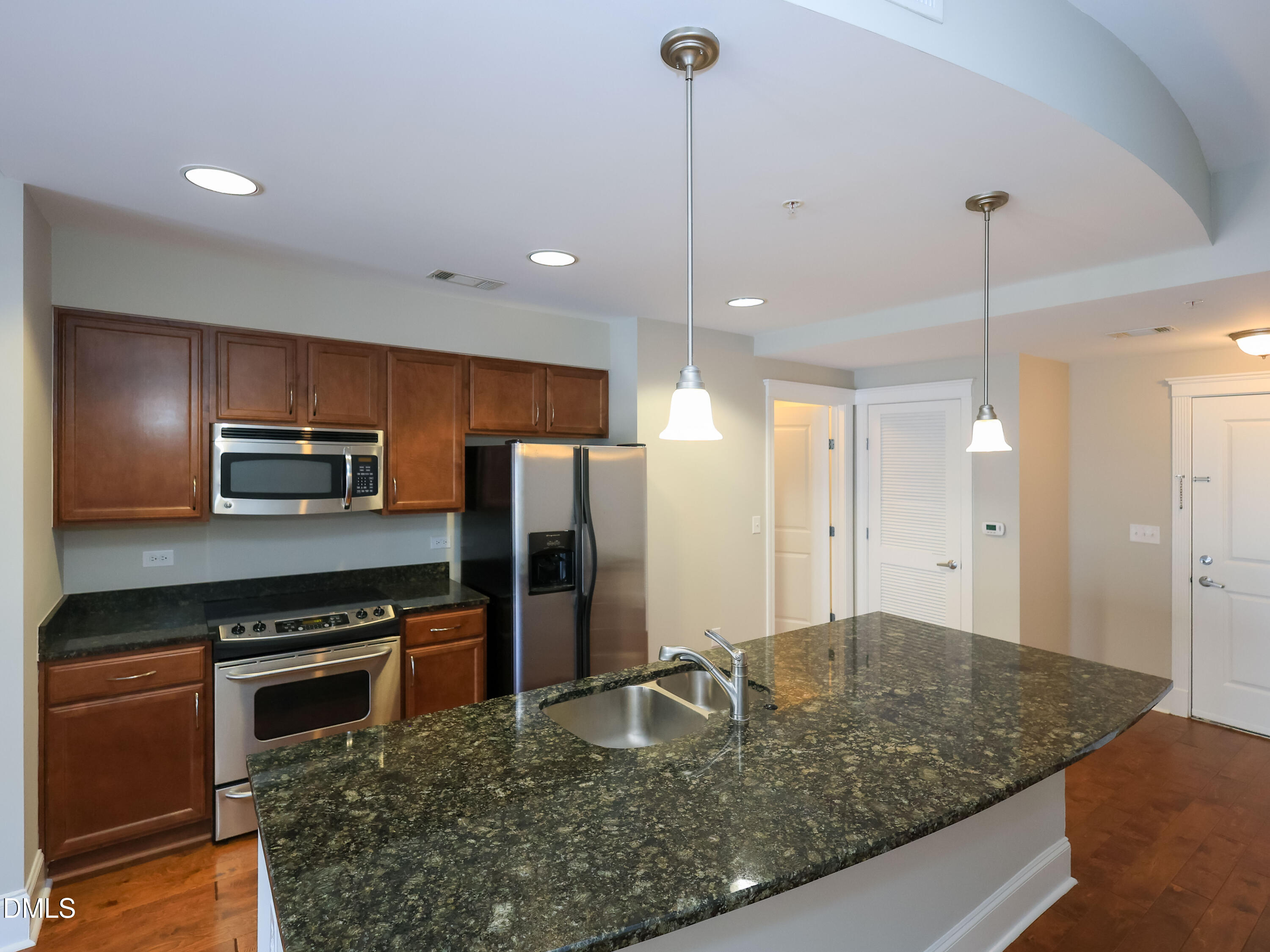 222 Glenwood Avenue Property Photo 8