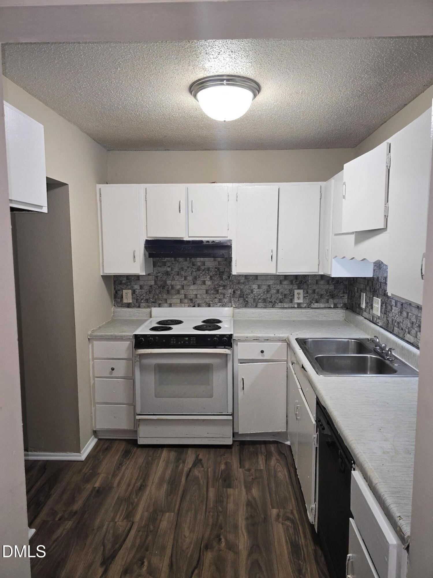 1419 Foxwood Drive Property Photo 2