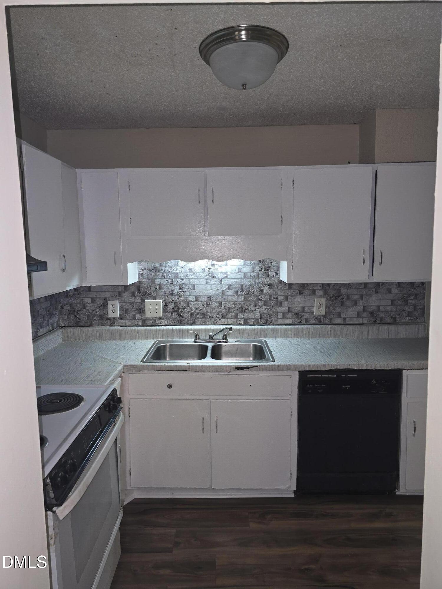 1419 Foxwood Drive Property Photo 3