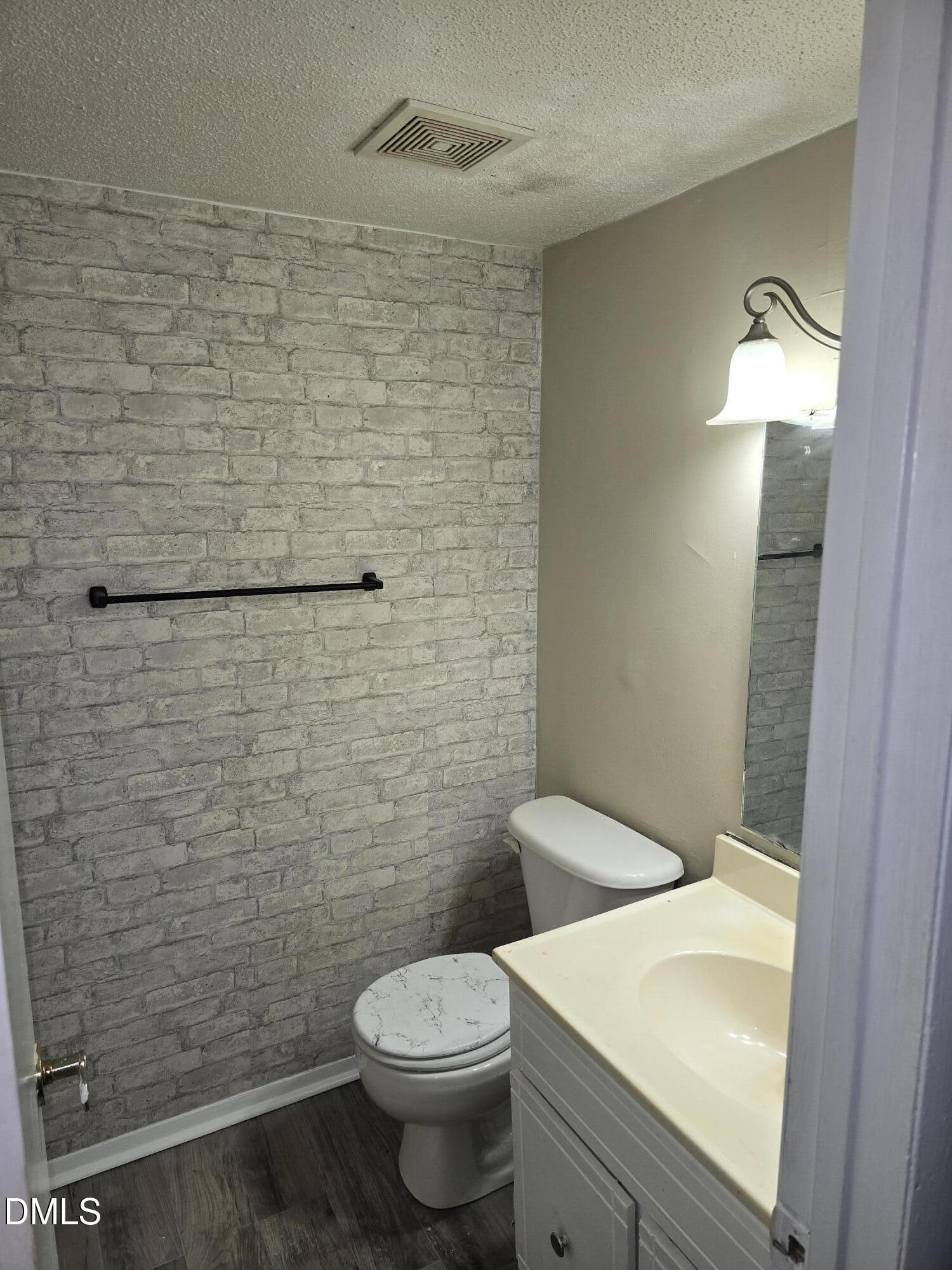 1419 Foxwood Drive Property Photo 4