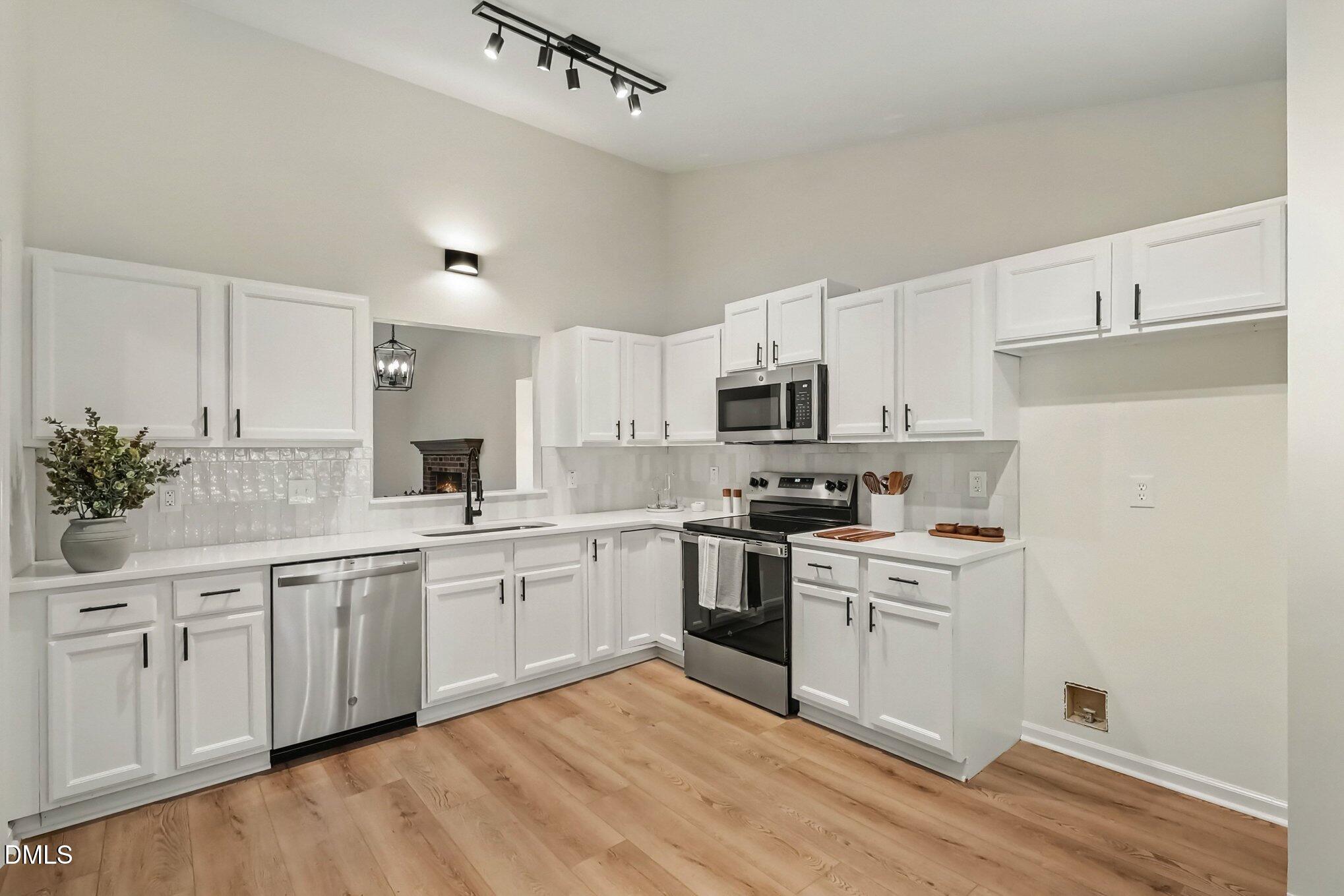 6260 Fountainhead Drive Property Photo 6
