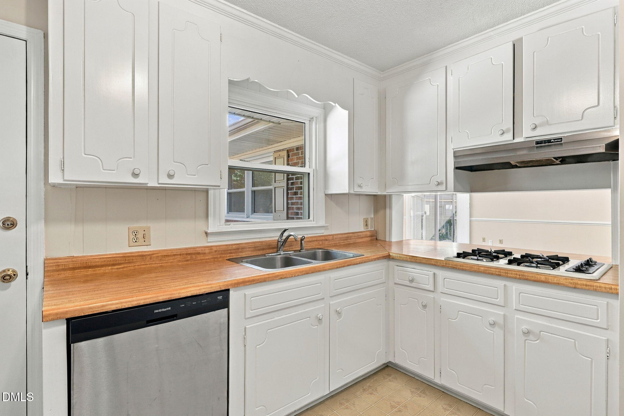 100 E C Street Property Photo 5