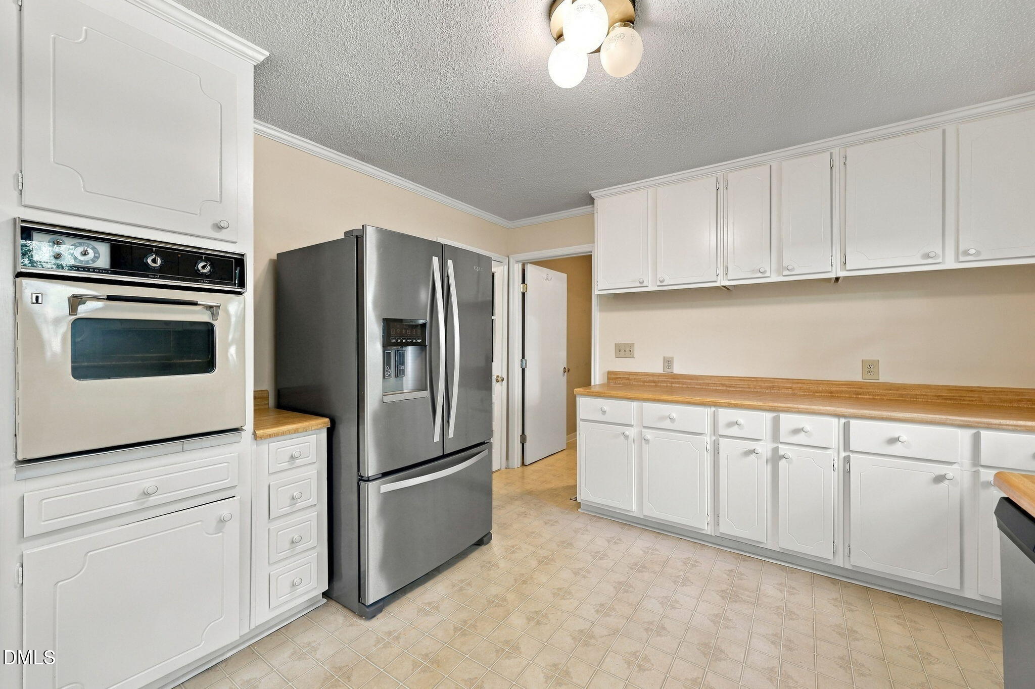 100 E C Street Property Photo 6