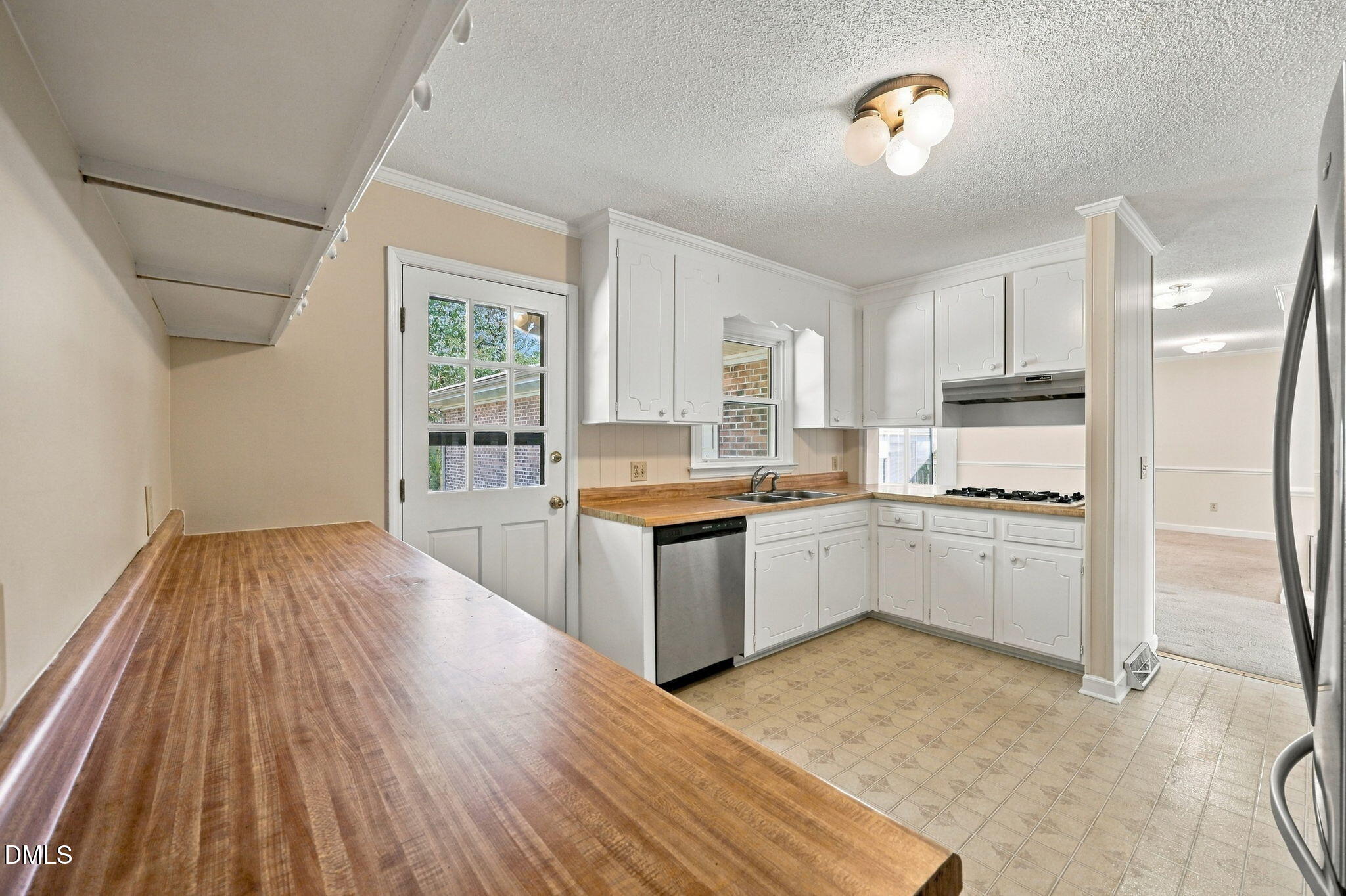 100 E C Street Property Photo 8