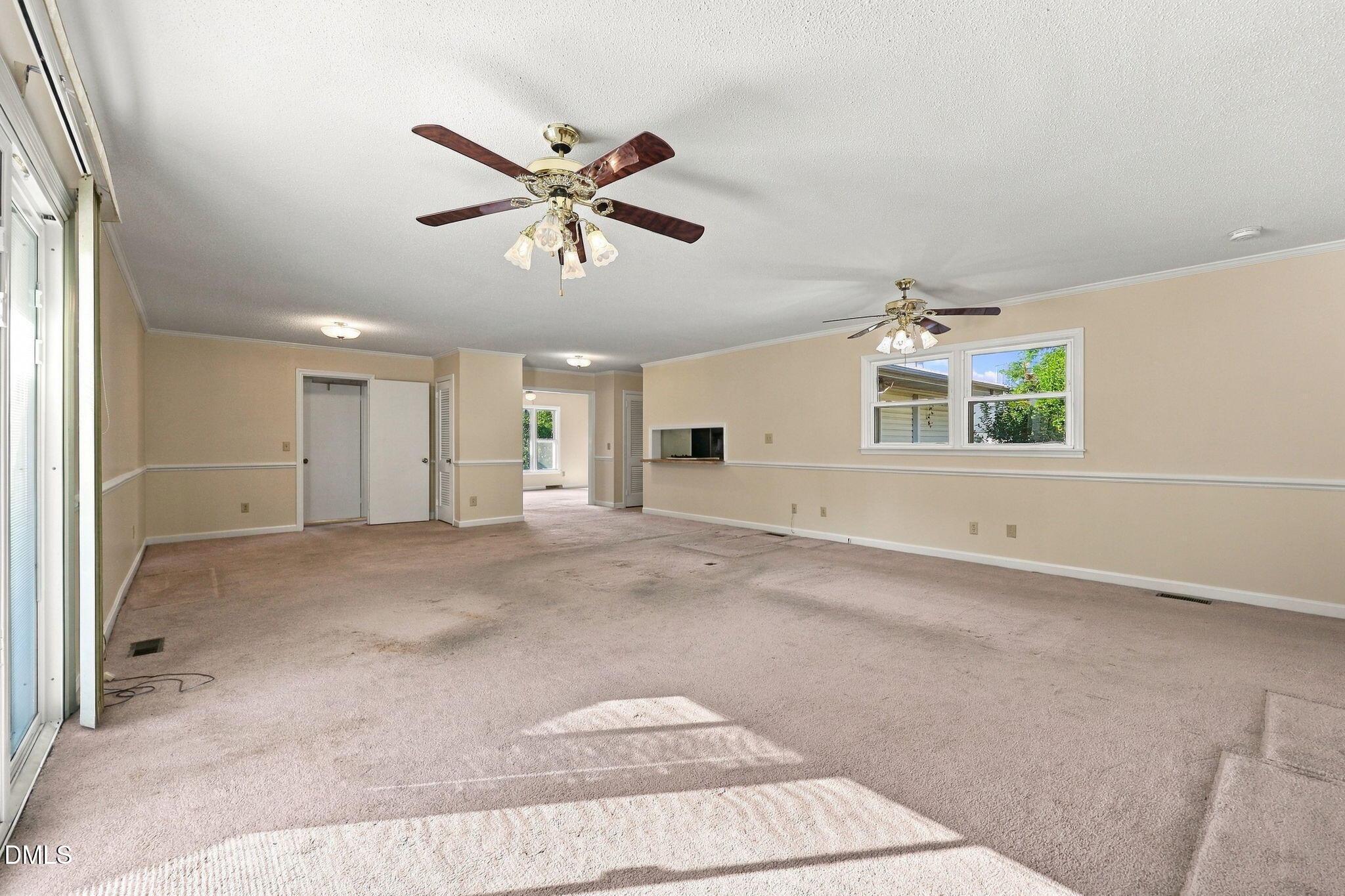 100 E C Street Property Photo 15