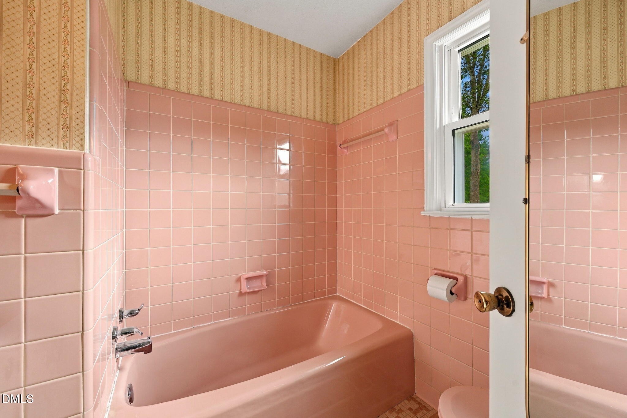 100 E C Street Property Photo 27